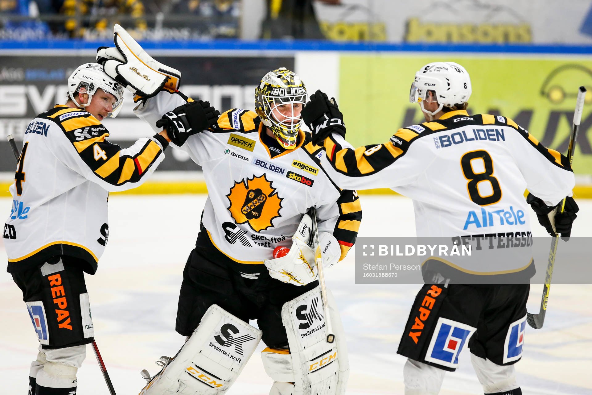 Skellefteås Tim Heed, målvakt Markus Svensson och Marcus