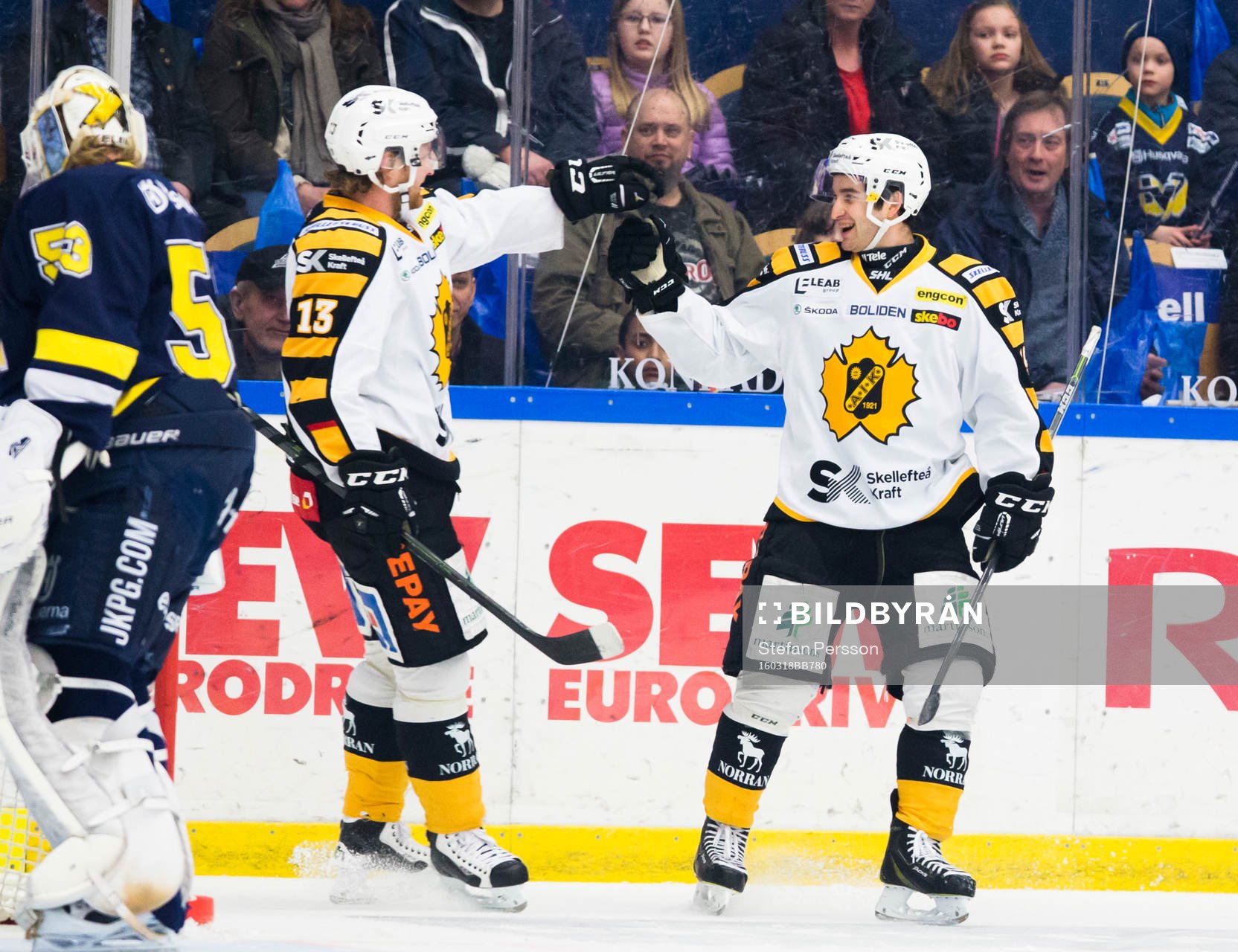 Skellefteås Mattias Ritola och Andrew Calof jublar