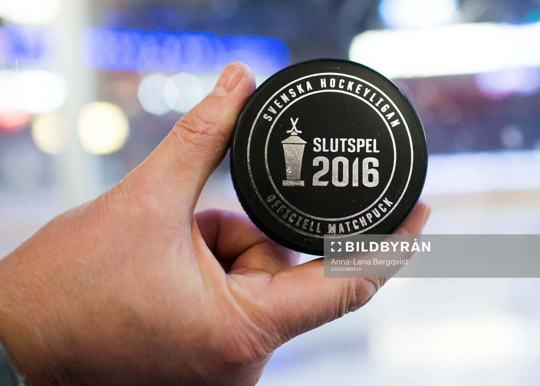 En generell bild av en puck med text slutspel 2016under