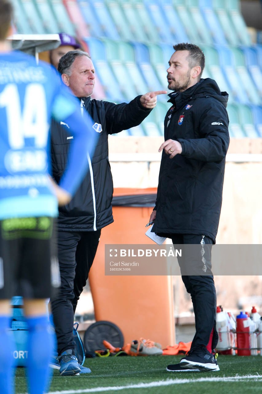 Halmstads tränare Jan Jönsson och Örgrytes tränare