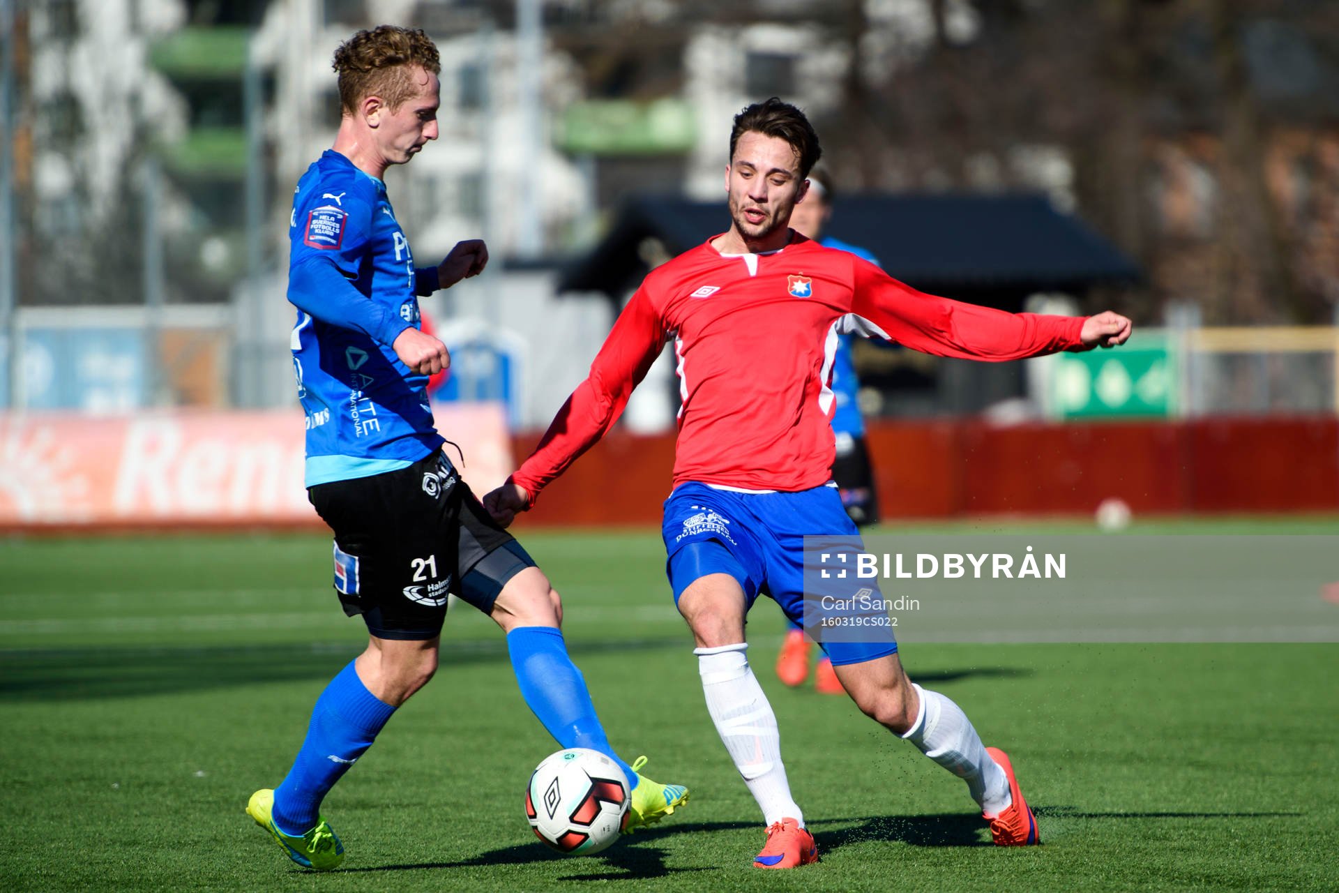 Halmstads Andreas Bengtsson och Örgrytes Dardan Mustafa under en träningsmatch i fotboll mellan Örgryte och Halmstad den 19 mars 2016 i Göteborg.