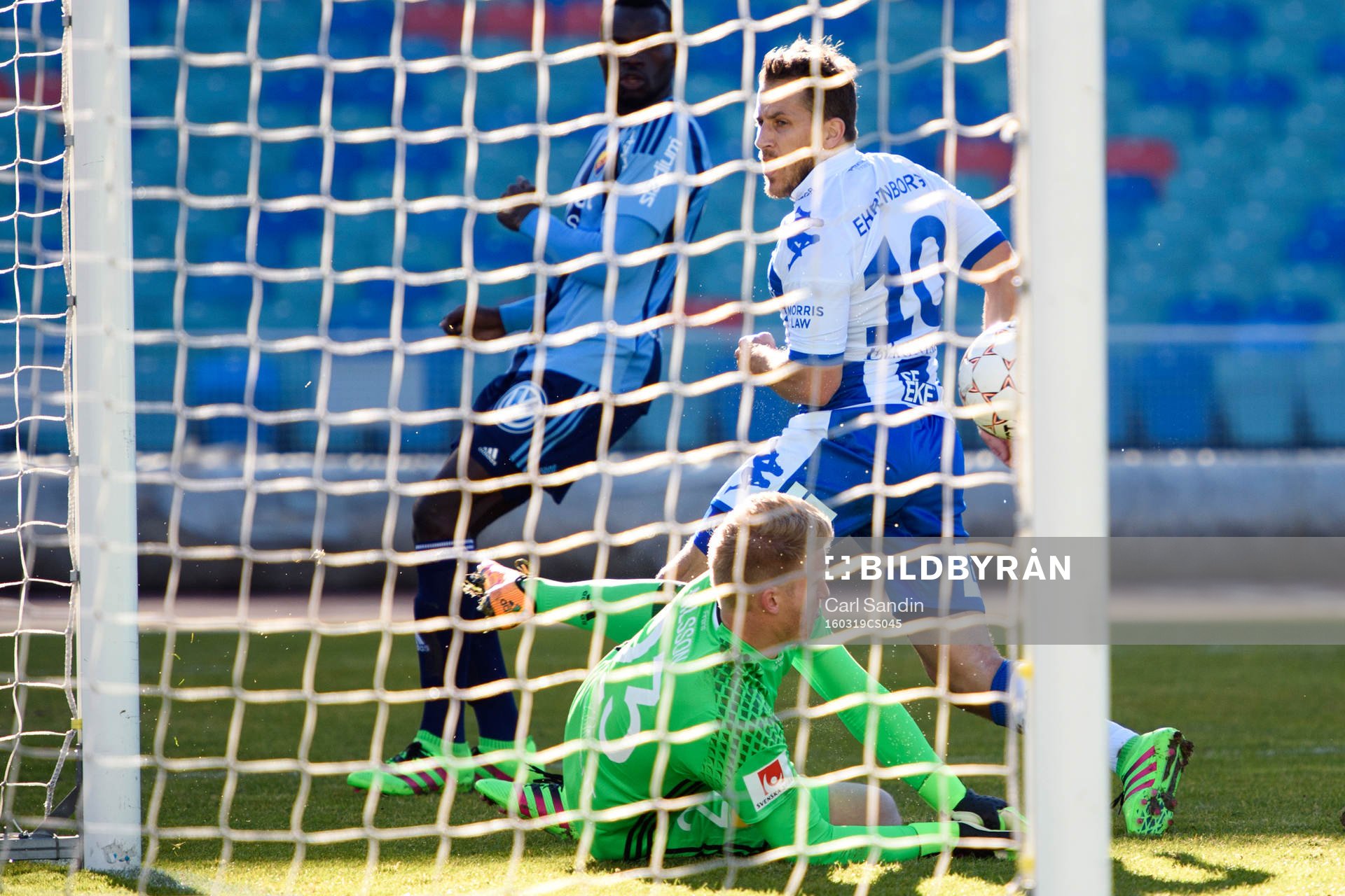 IFK Göteborgs Tobias Hysén oroar framför Djurgårdens