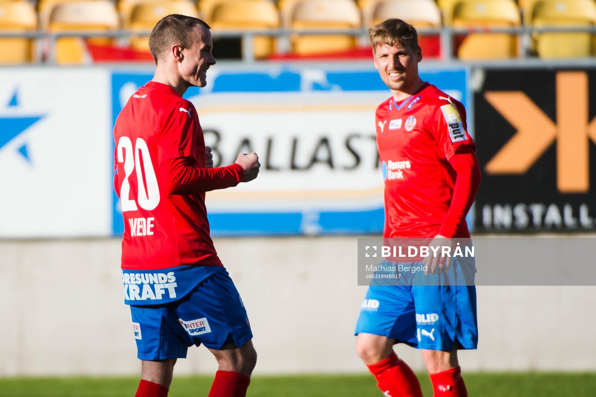 Målskytten till 1-1 Helsingborgs Calle Wede jublar med