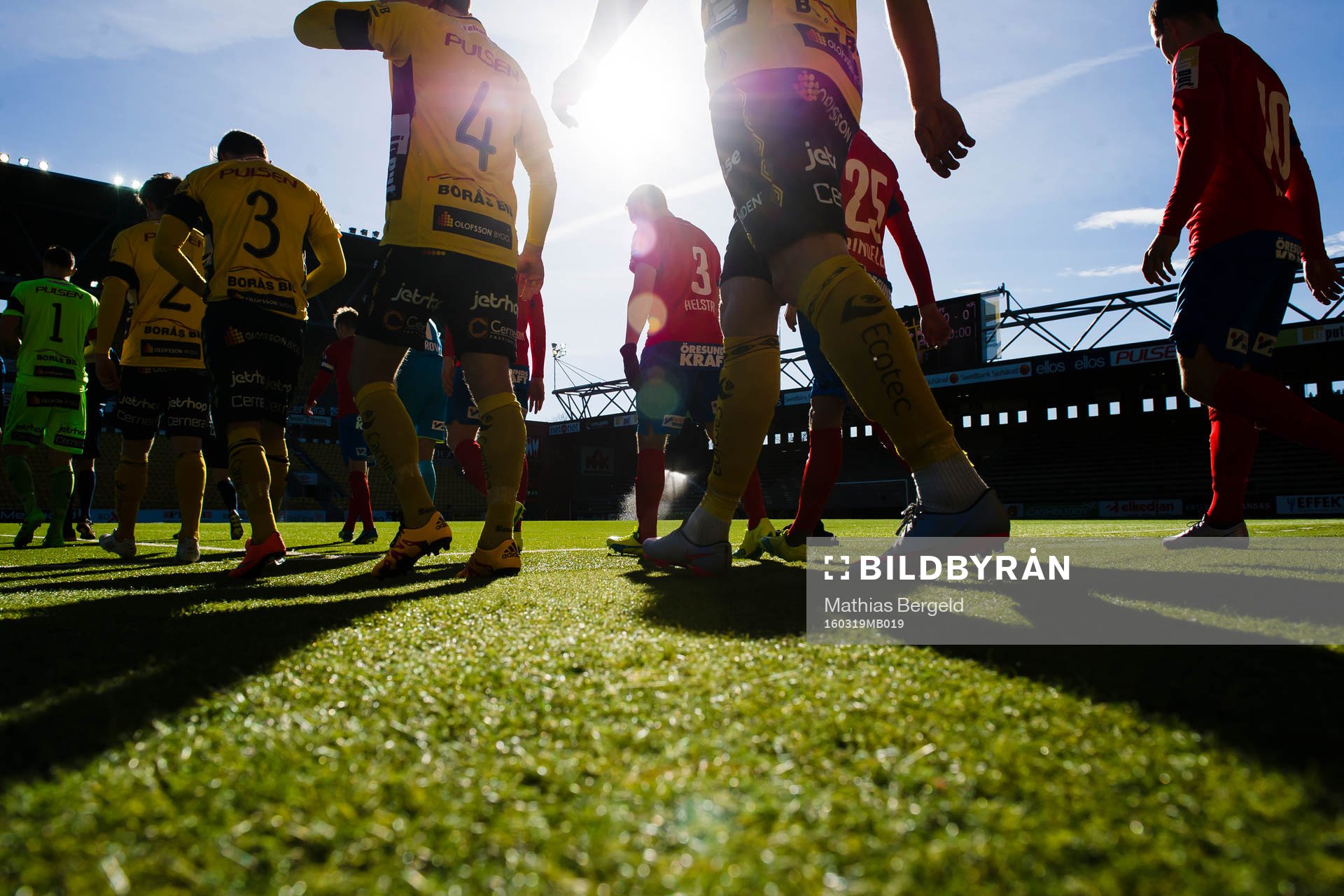 Elfsborg och Helsingborgs går in på plan innan avspark i
