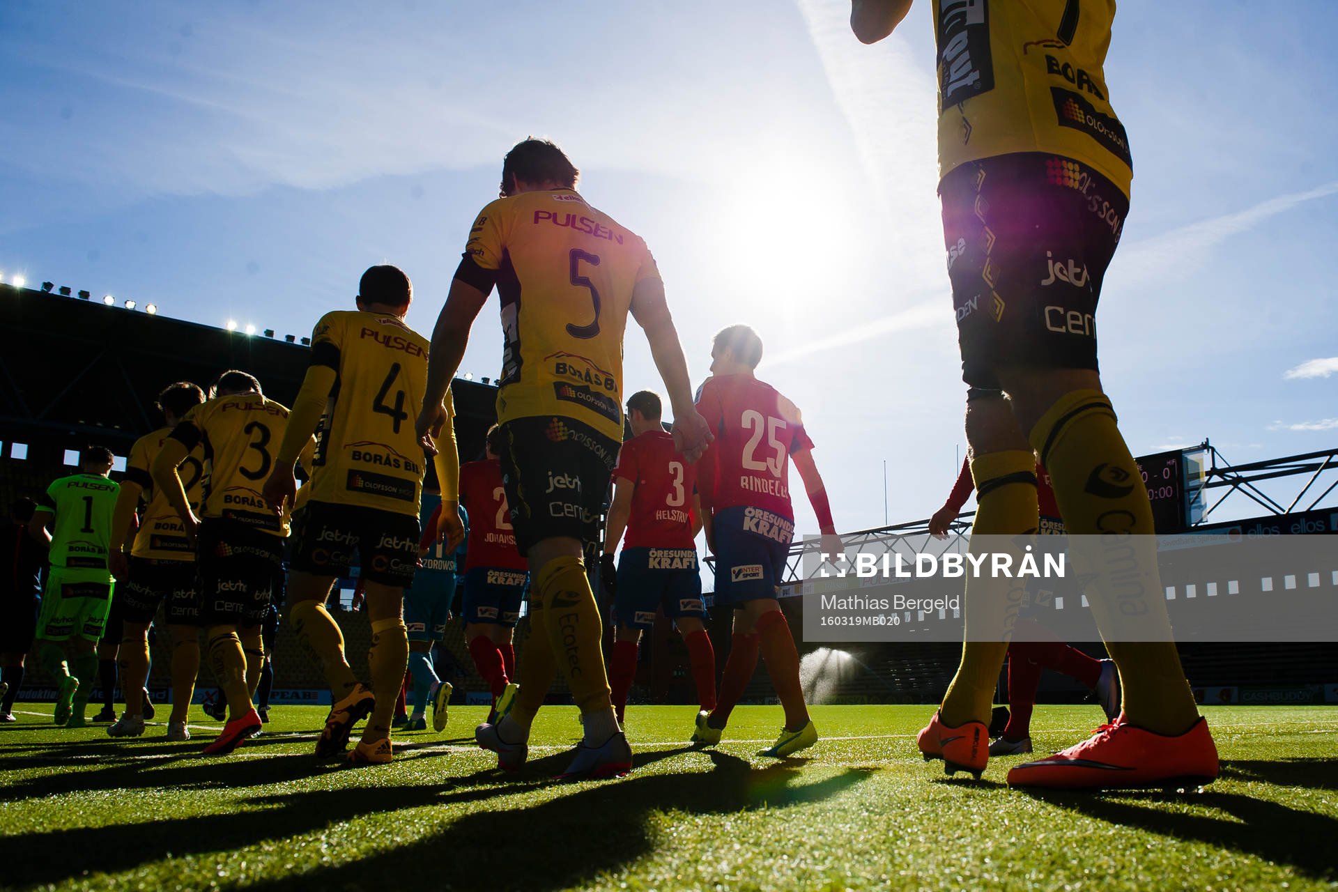 Elfsborg och Helsingborgs går in på plan innan avspark i