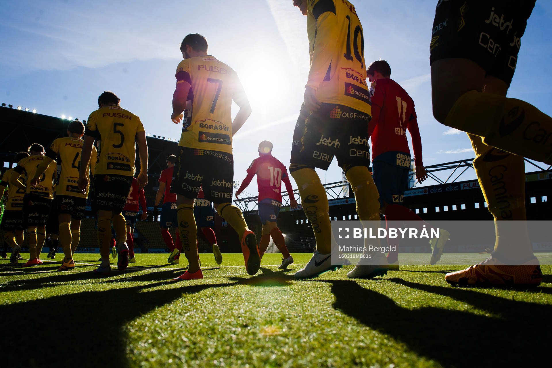 Elfsborg och Helsingborgs går in på plan innan avspark i
