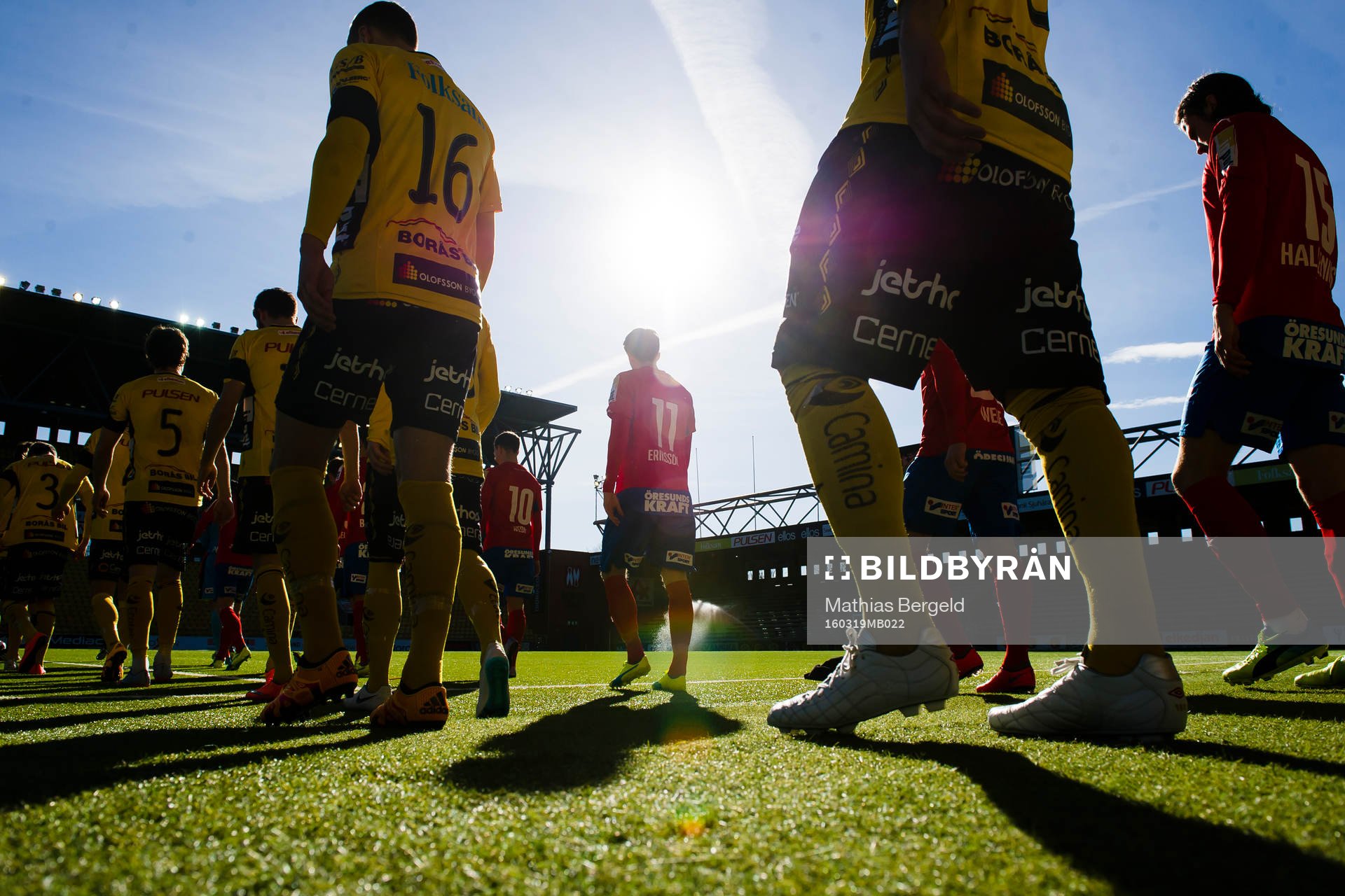 Elfsborg och Helsingborgs går in på plan innan avspark i