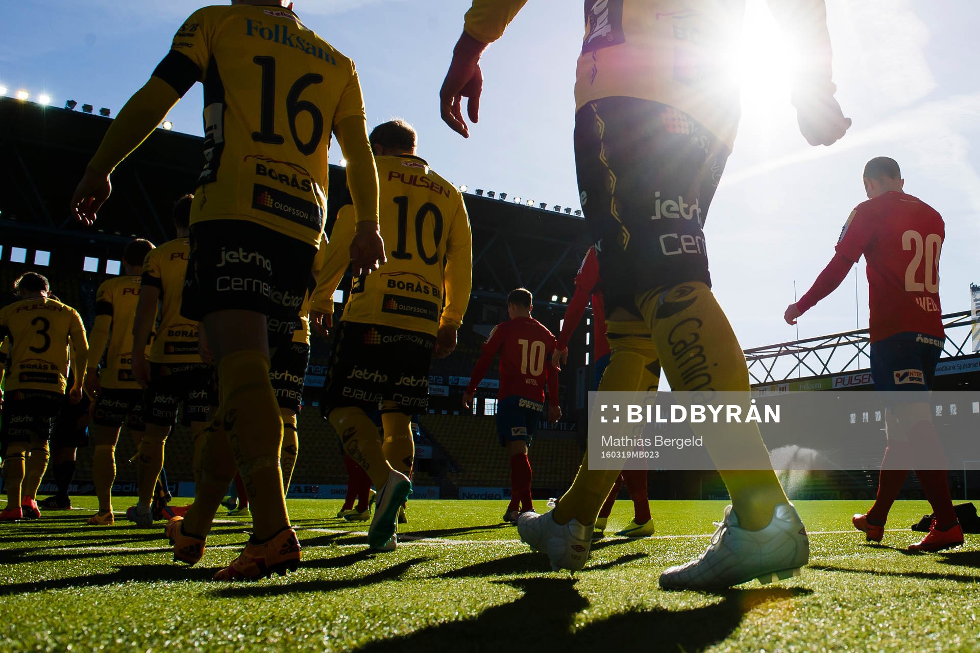 Elfsborg och Helsingborgs går in på plan innan avspark i