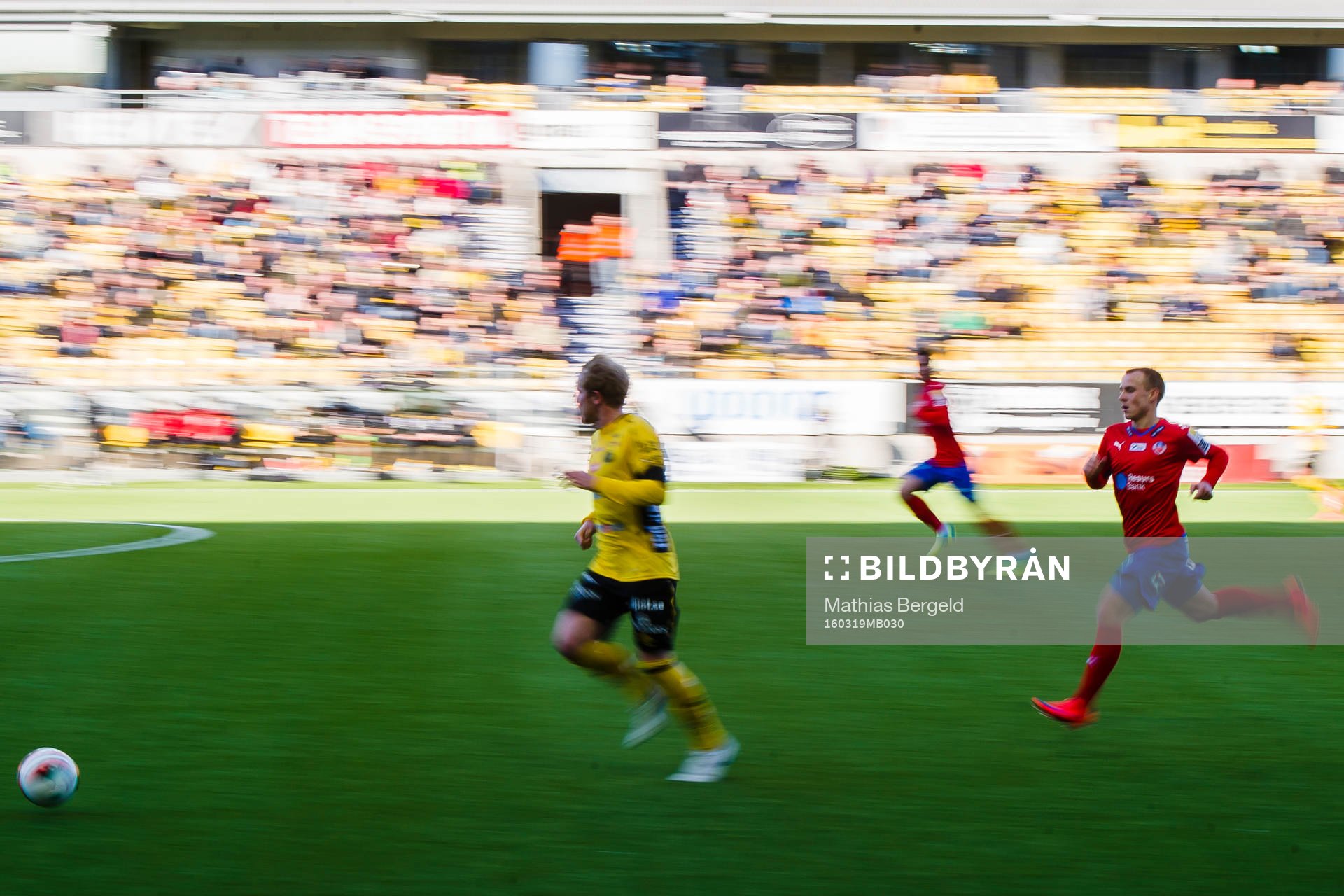 Helsingborgs Calle Wede jagar Elfsborgs Simon Lundevall