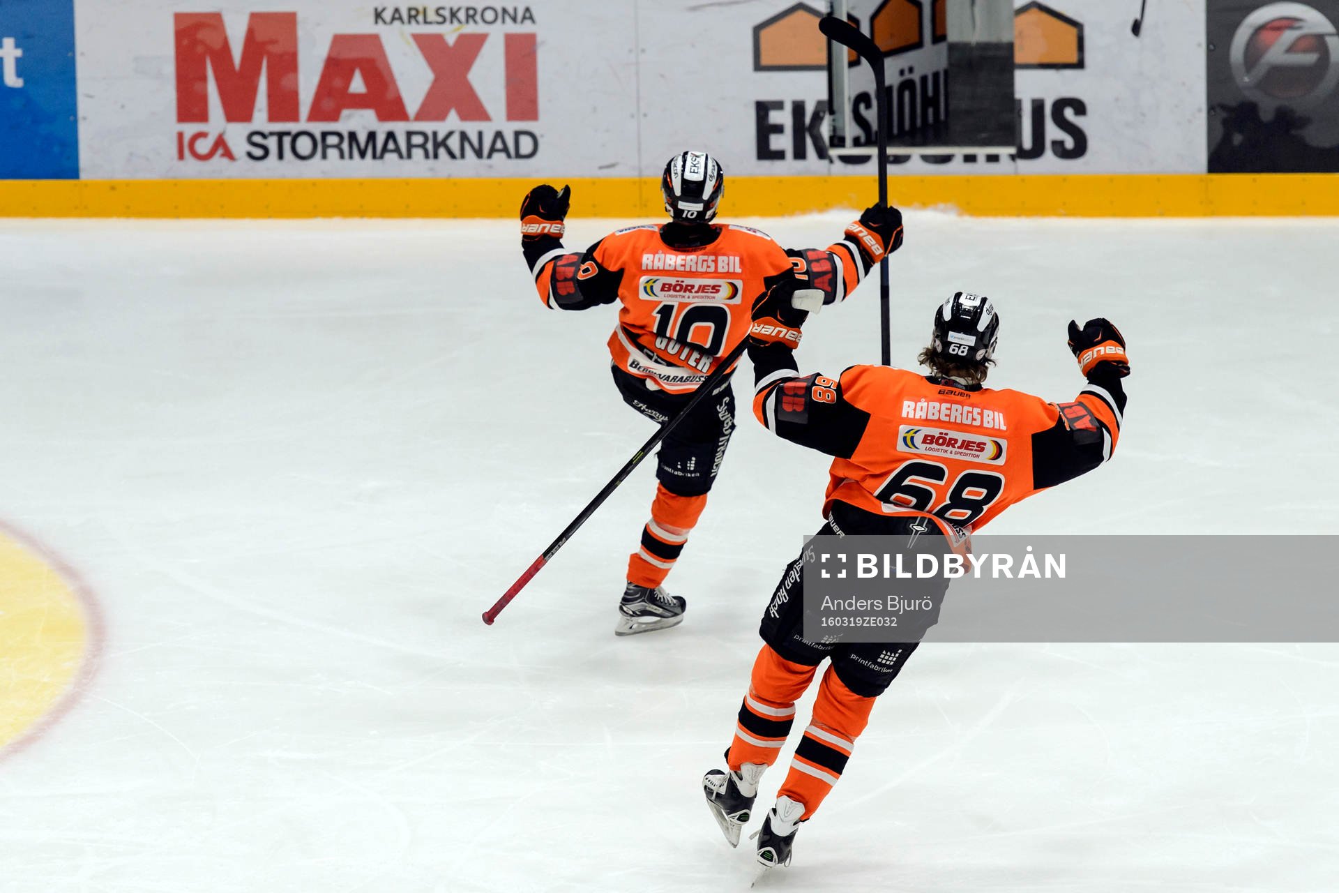 Karlskronas Mattias Guter och Daniel Gunnarsson jublar