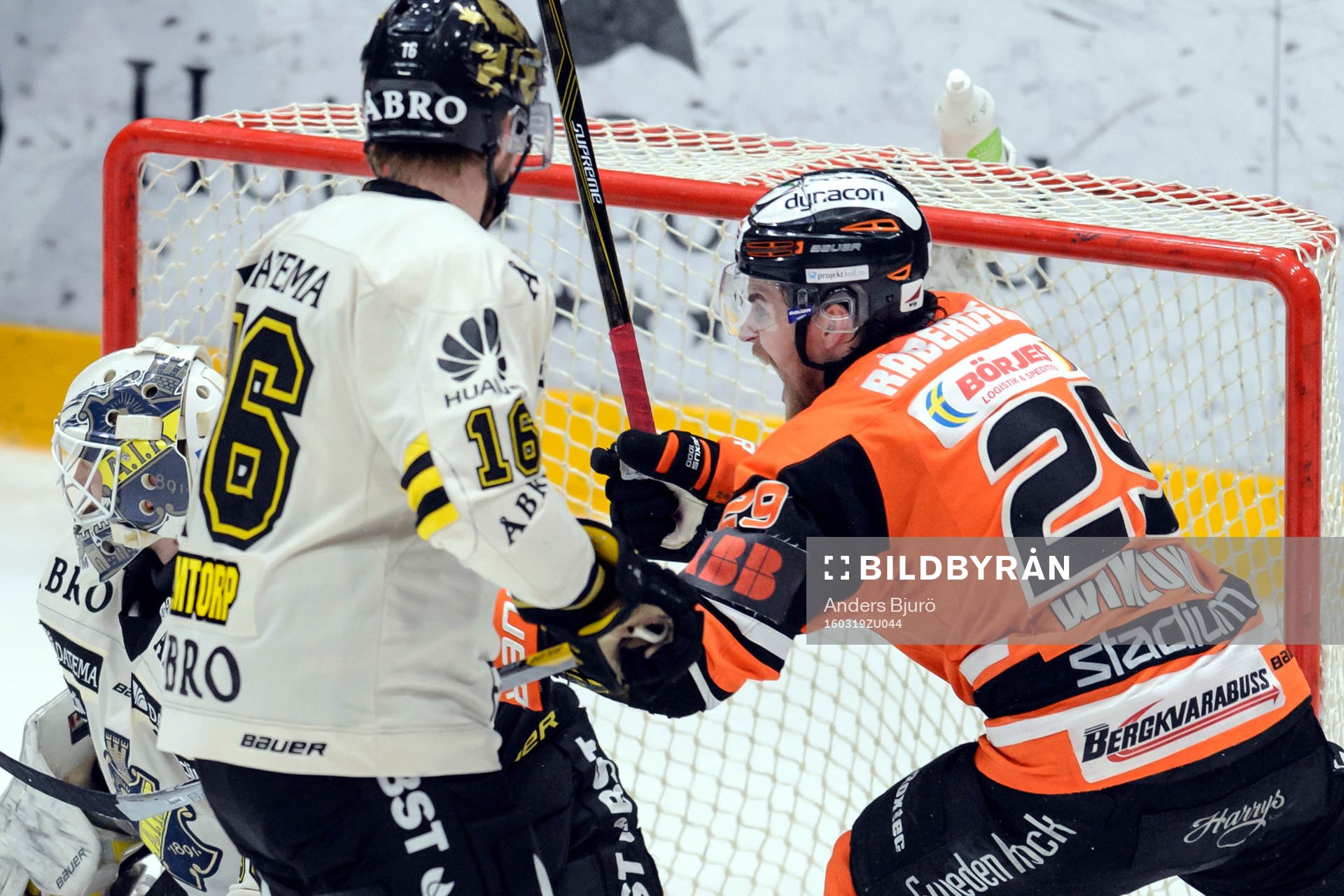 Karlskronas Alexander Viklund jublar