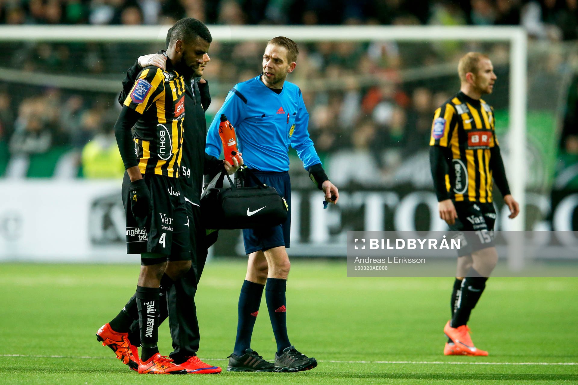 Häckens Tefu Junaid Mashamaite tvingas lämna planen skadad