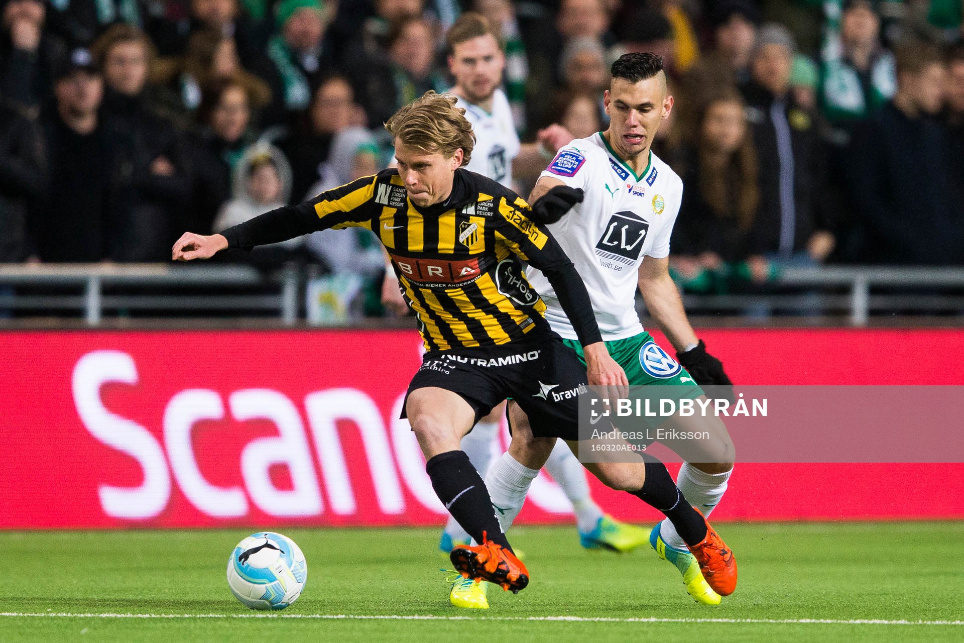 Häckens Rasmus Schuller och Hammarbys Alexssander Medeiros