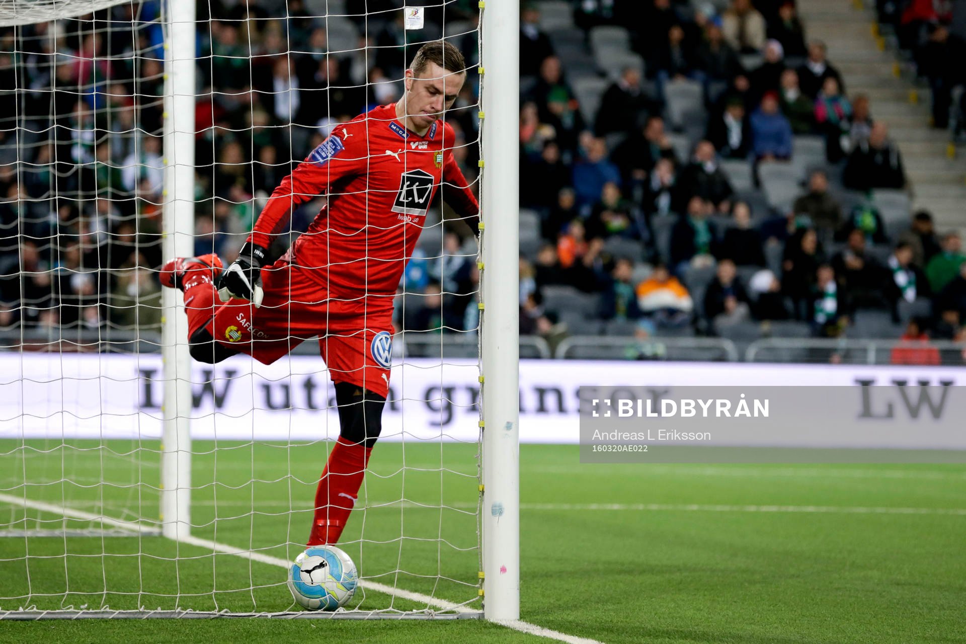 Hammarbys målvakt Ögmundur Kristinsson är arg