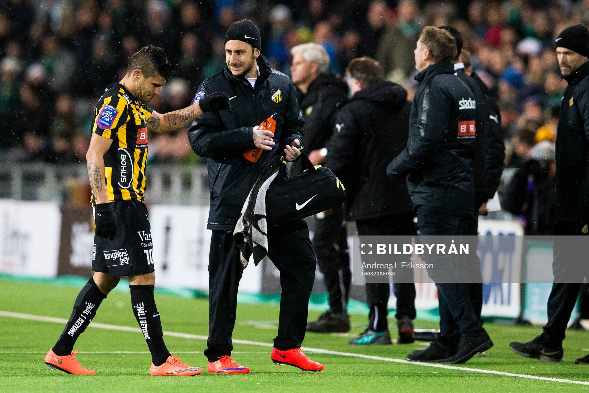 Häckens Paulo de Oliveira får ont