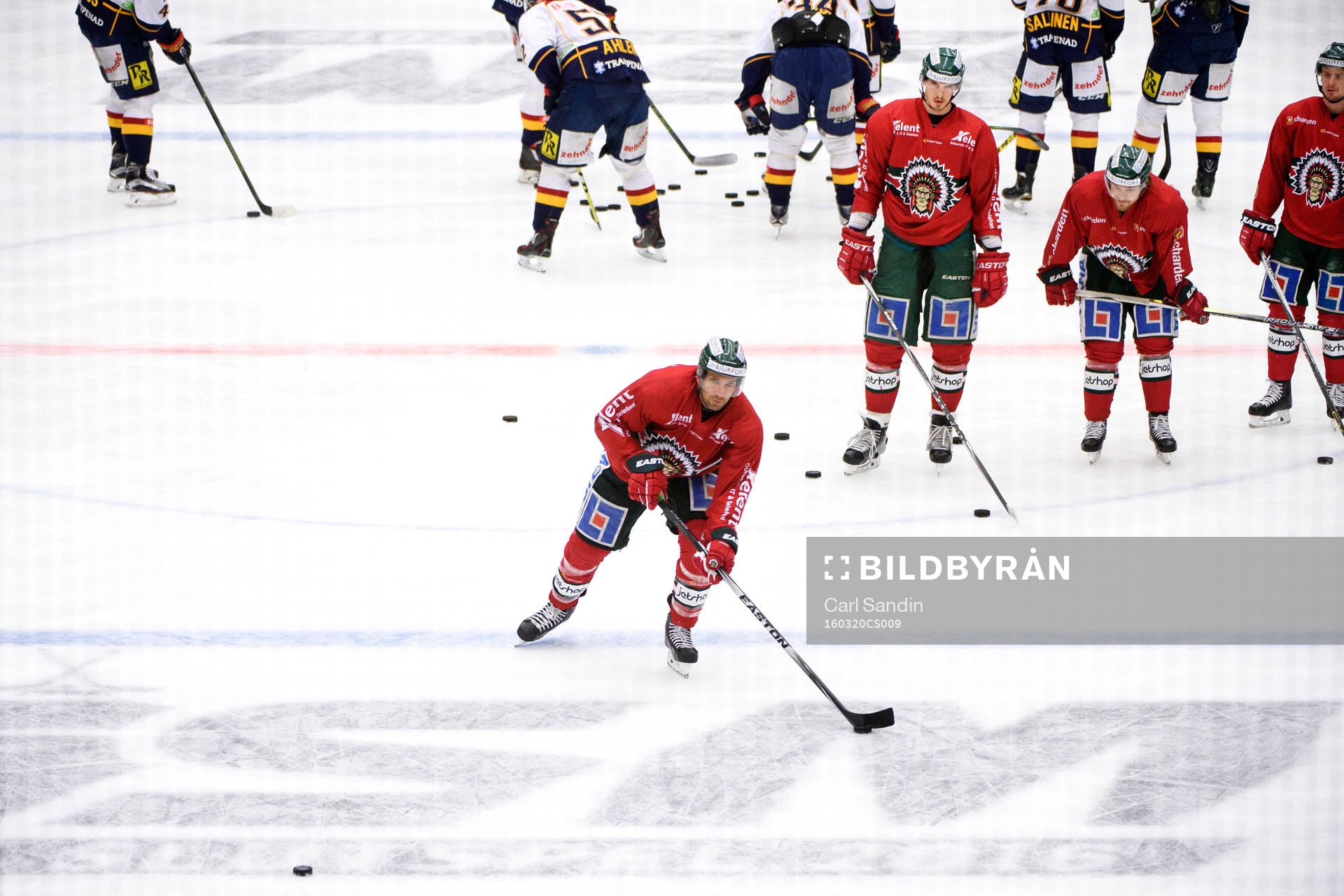 Frölundas Joel Lundqvist värmer upp innan kvartsfinal 3 i