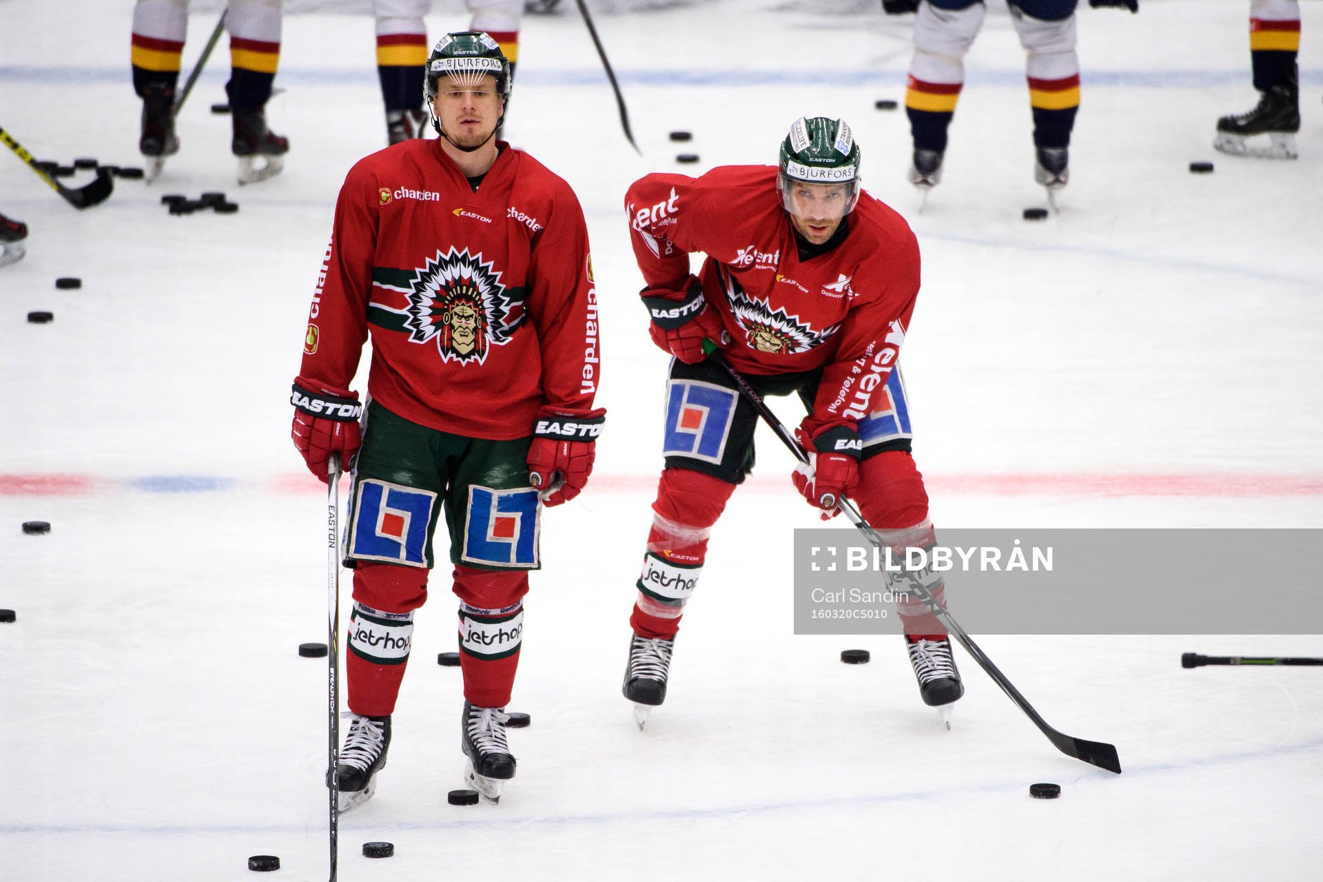 Frölundas Nicklas Lasu och Joel Lundqvist värmer upp