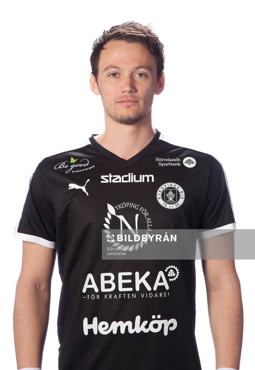 Målvakt Anton Fagerström poserar för ett porträtt den 20 mars 2016 i Nyköping.