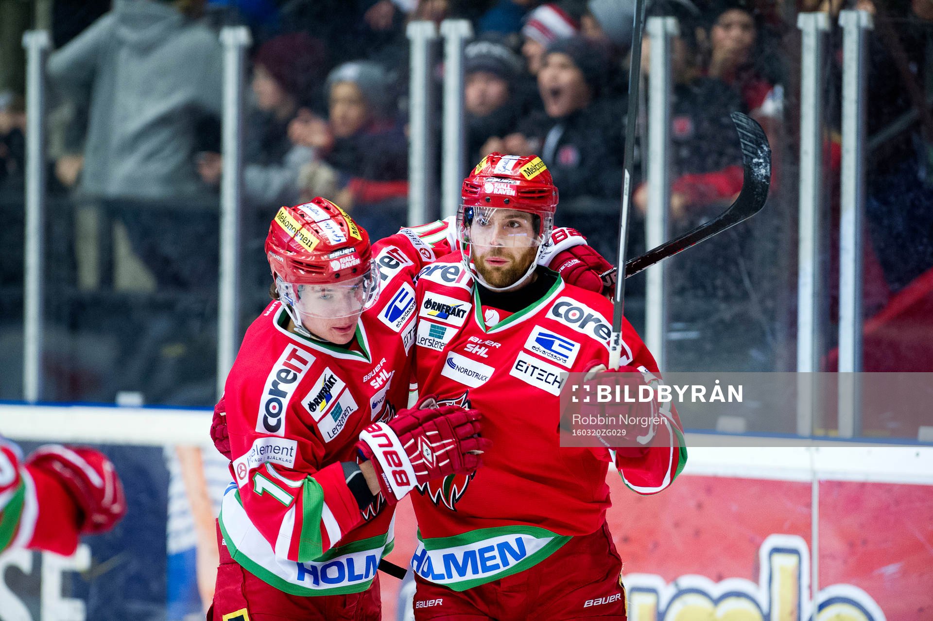 Modos Victor Olofsson och Bill Thomas jublar
