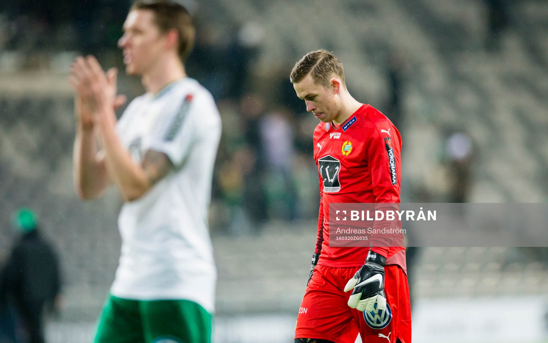 Hammarbys målvakt Ögmundur Kristinsson ser deppig ut