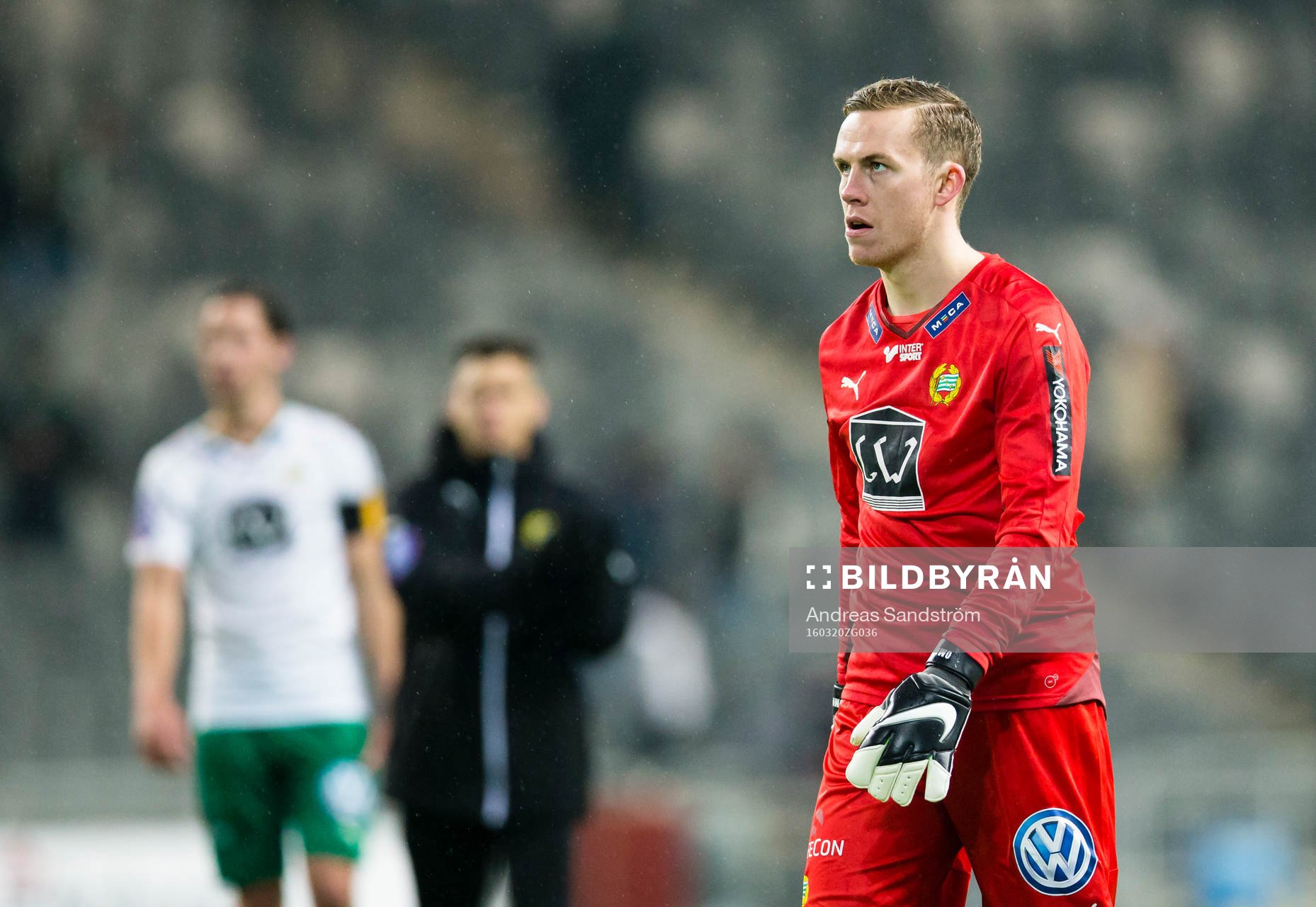 Hammarbys målvakt Ögmundur Kristinsson ser deppig ut