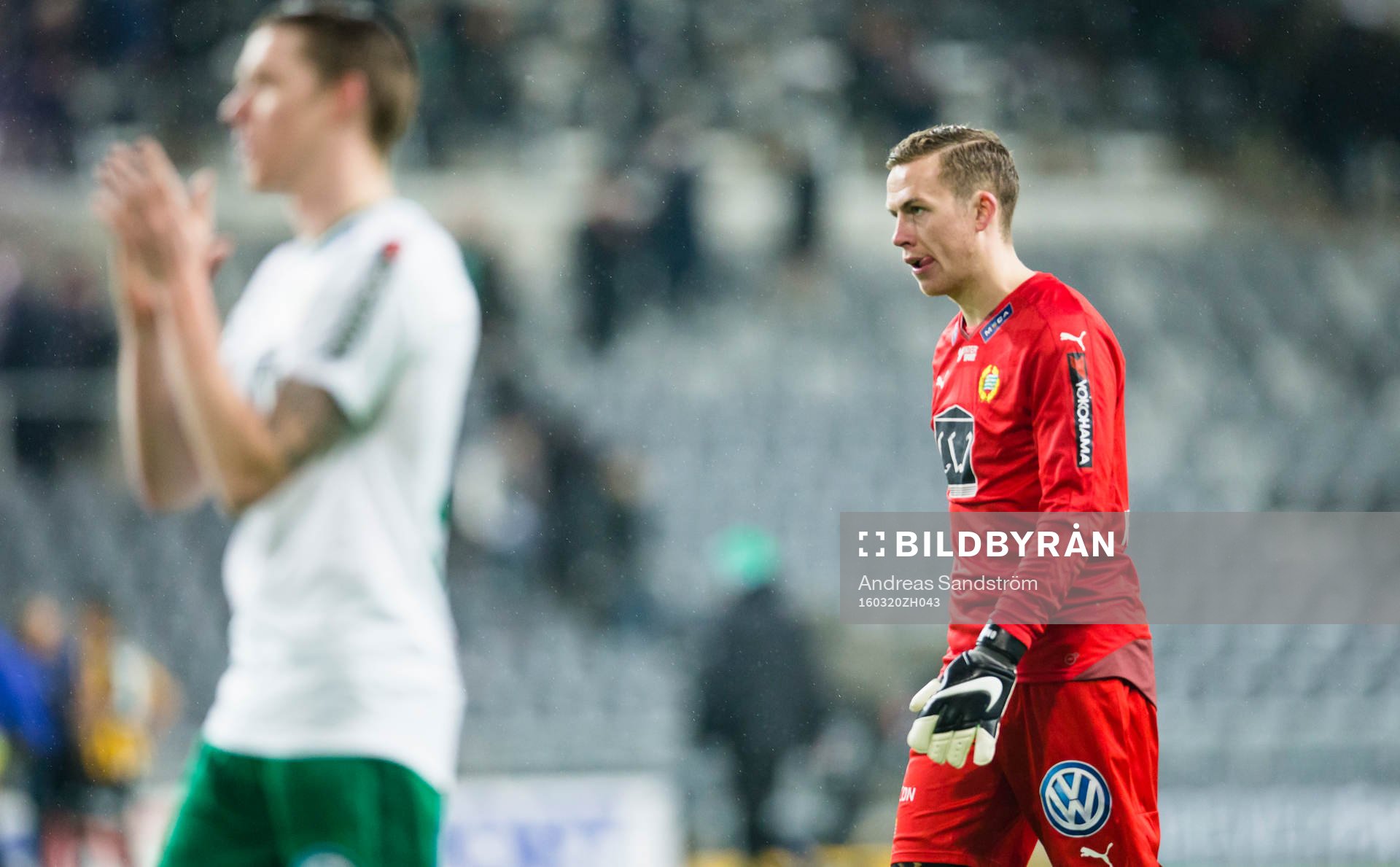 Hammarbys målvakt Ögmundur Kristinsson ser deppig ut