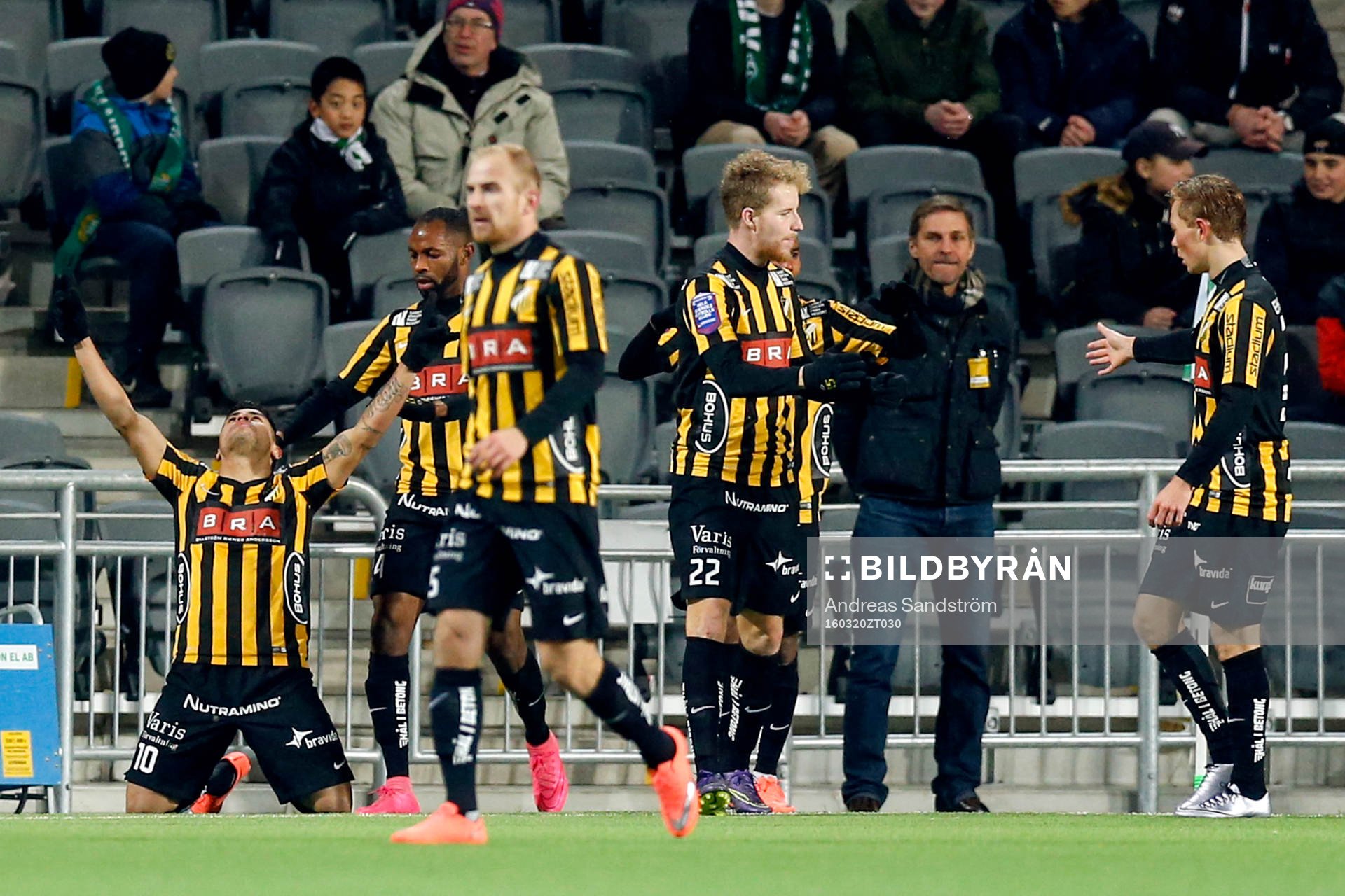 Häckens Paulo de Oliveira jublar efter 1-1 under semifinalen i Svenska Cupen i fotboll mellan Hammarby och Häcken den 20 Mars 2016 i Stockholm.