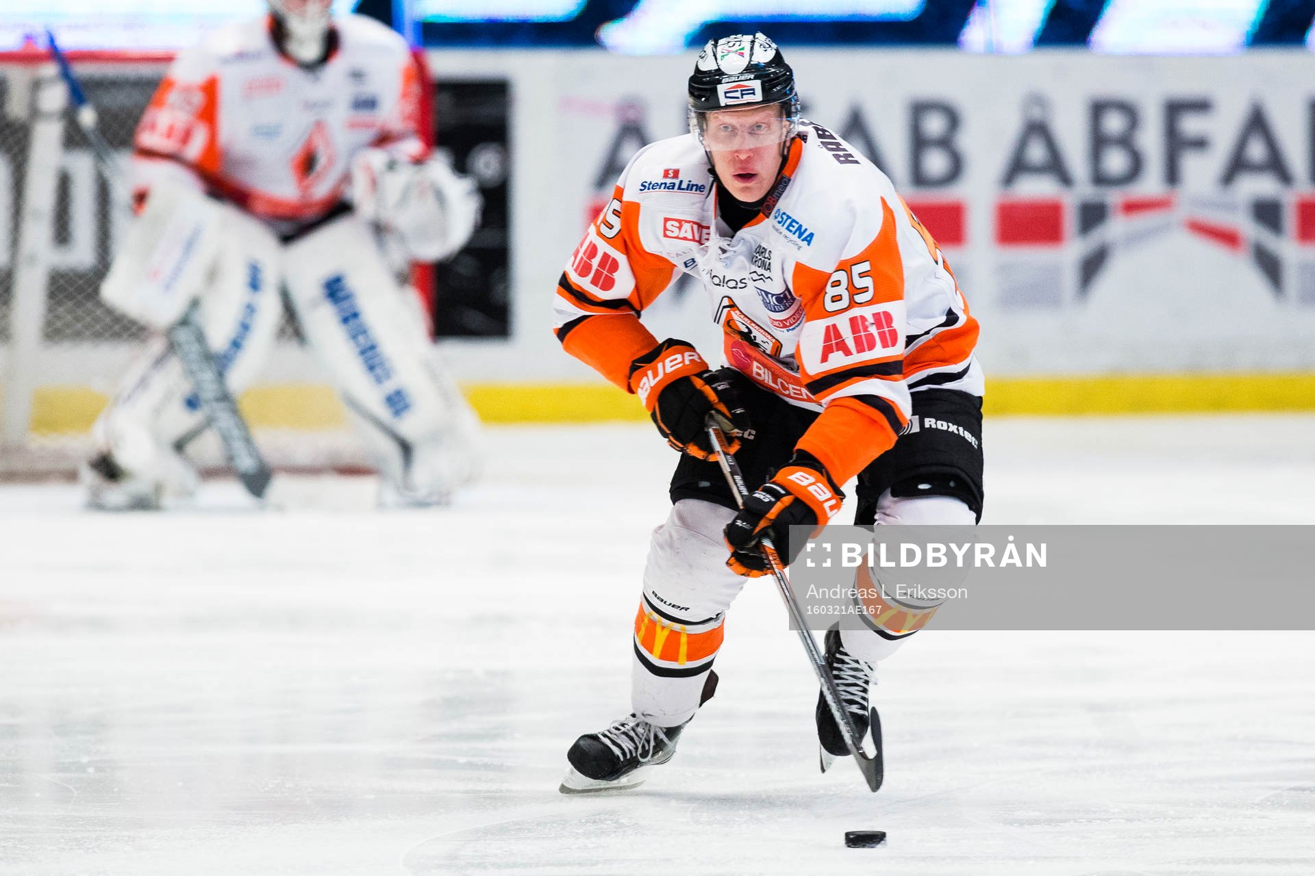 Karlskronas Toni Kähkönen med pucken