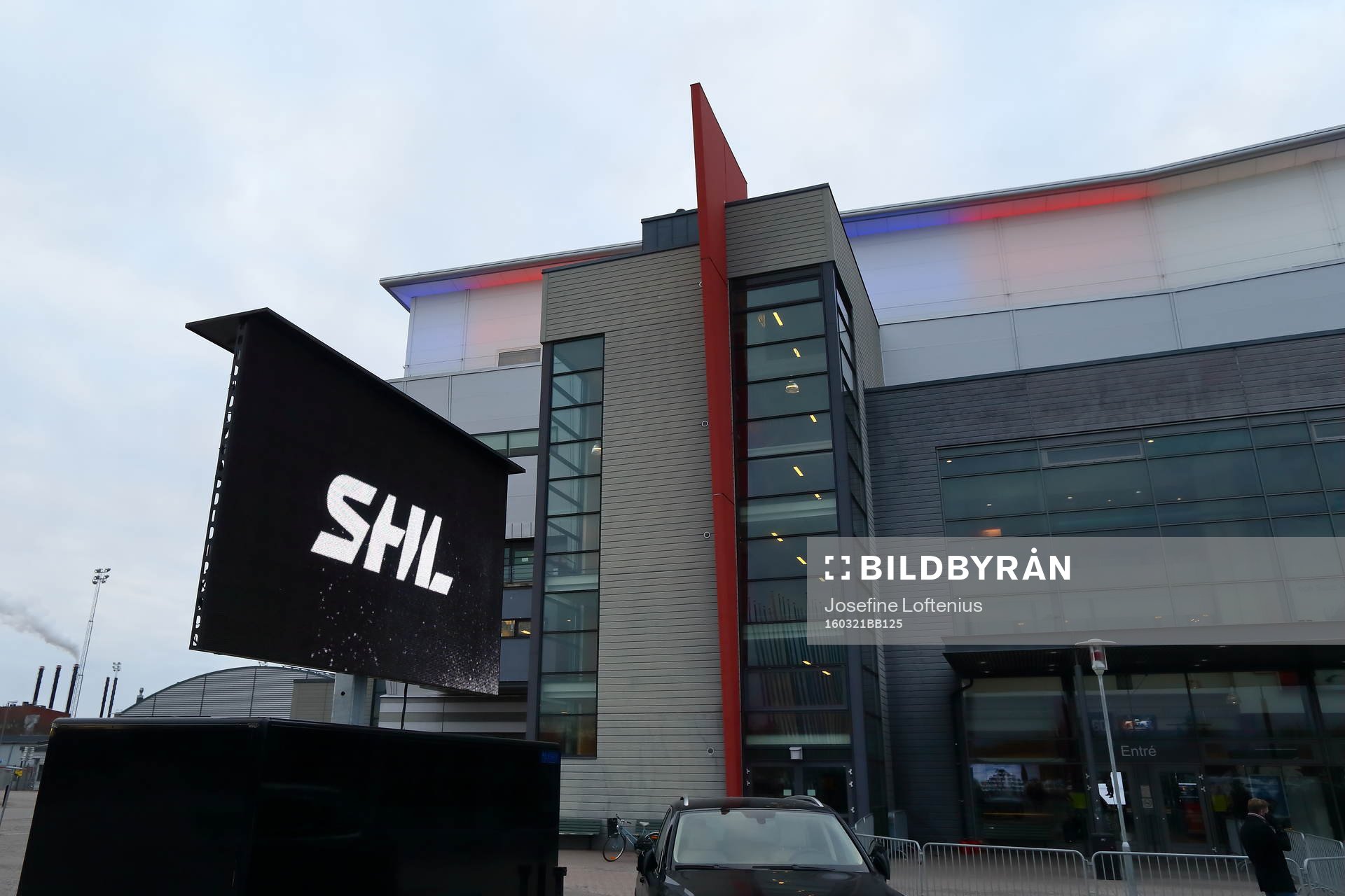 Storbildsskärm utanför SAAB Arena