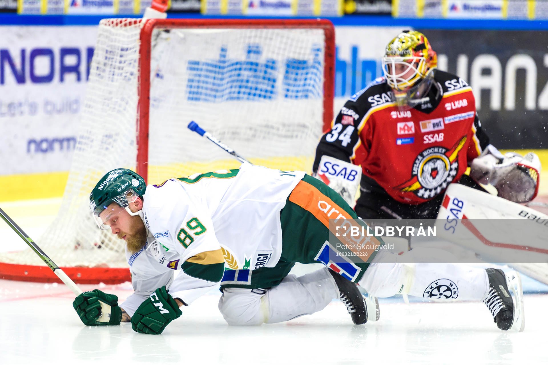 Luleås målvakt Joel Lassinantti blir utvisad för