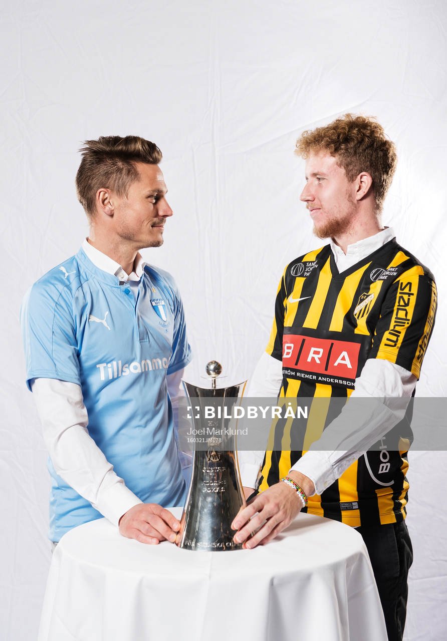 s Markus Rosenberg och Häckens Samuel Gustafson med Gustaf