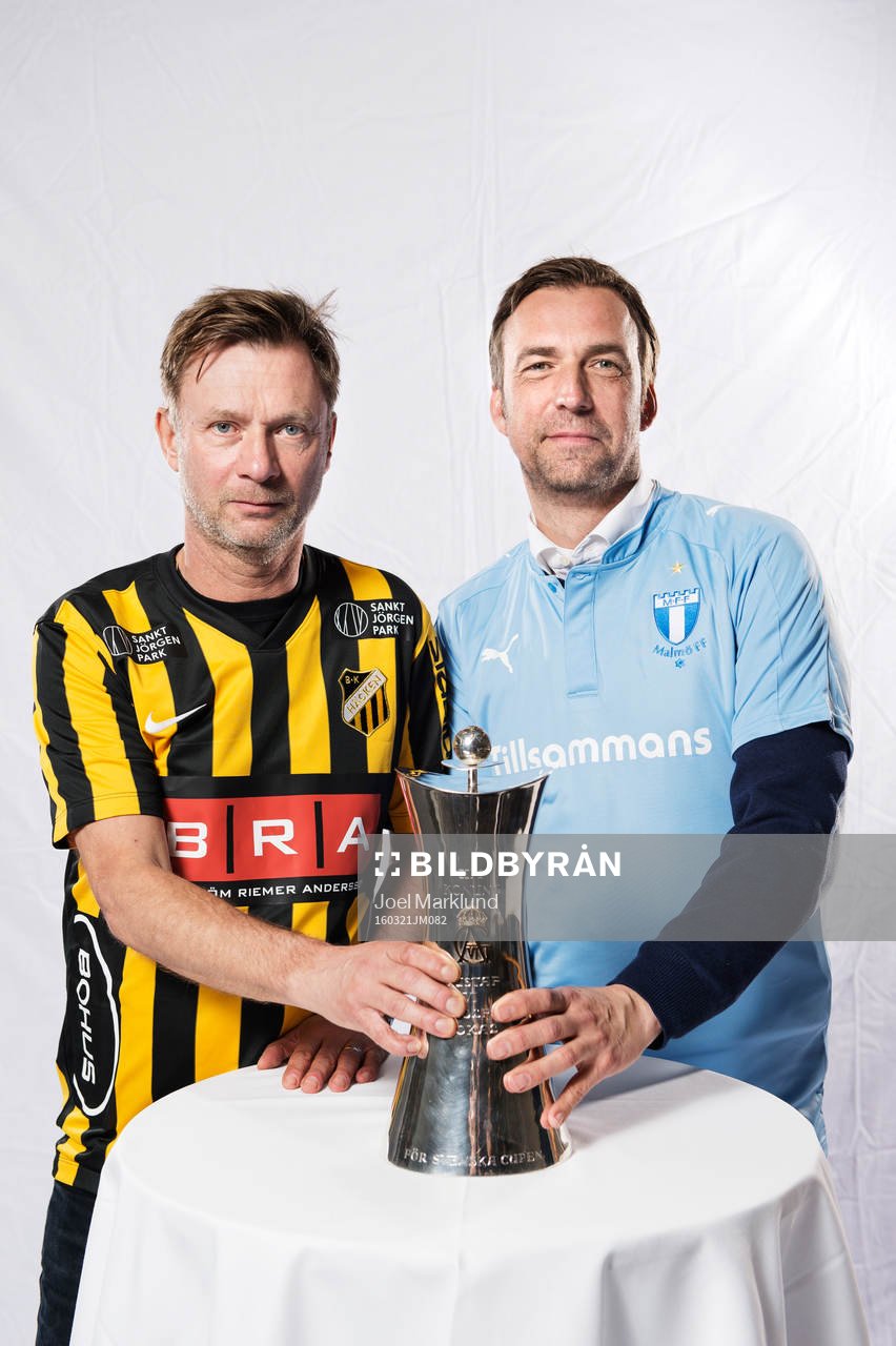 s tränare Allan Kuhn med Gustaf VI Adolfs pokal som delas