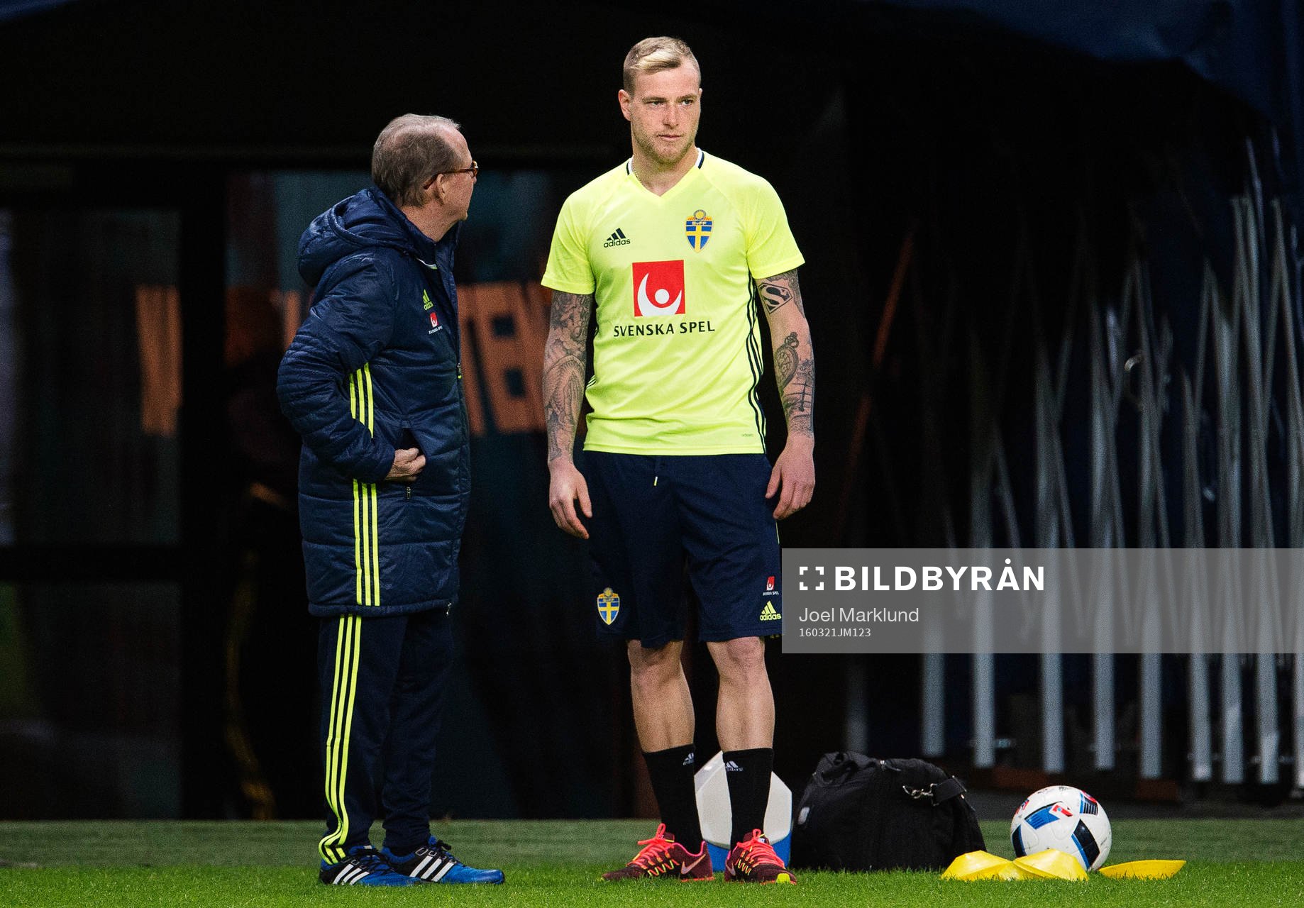 Läkaren Leif Swärd i samtal med John Guidetti