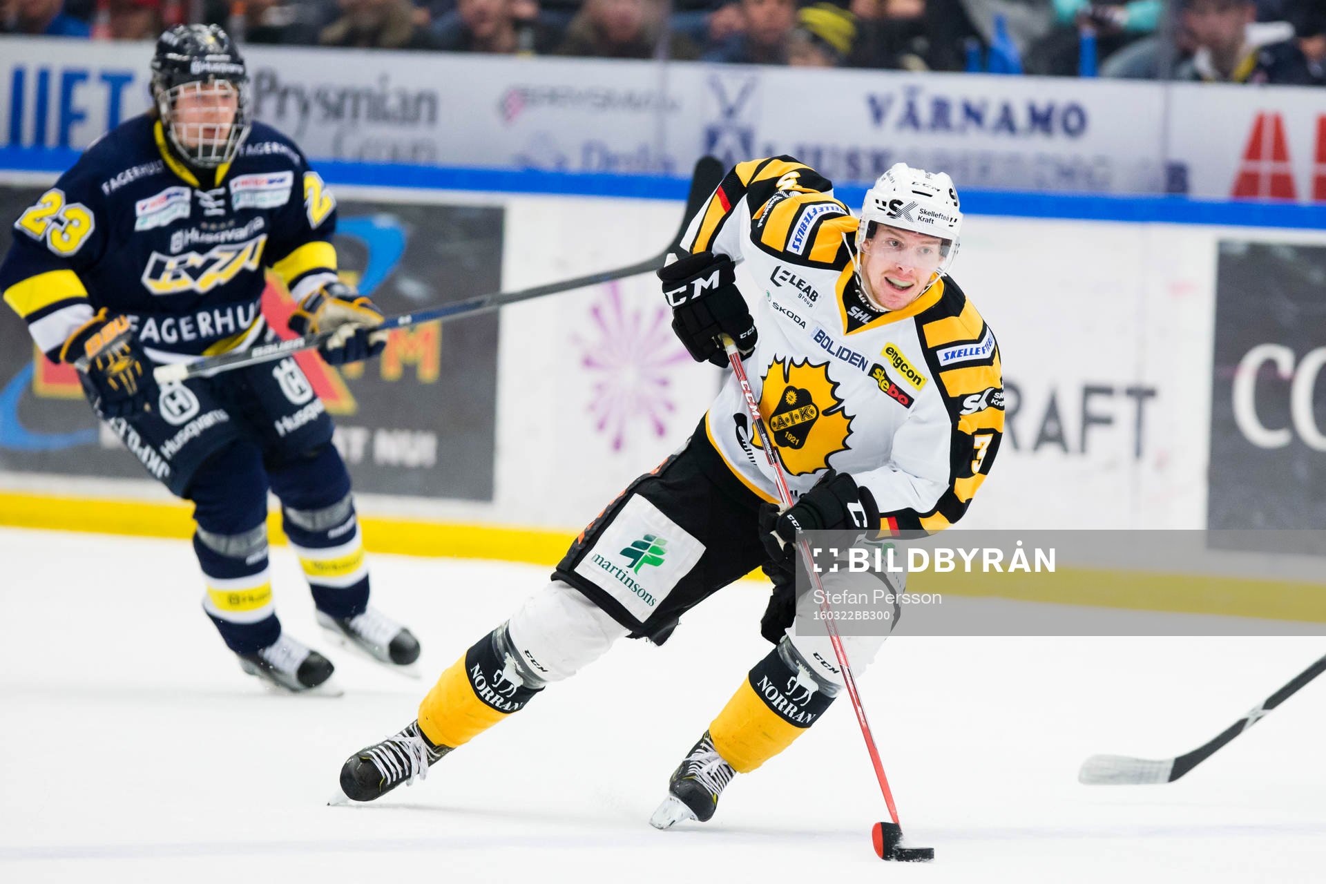 s Lias Andersson jagar Skellefteås Niclas Burström