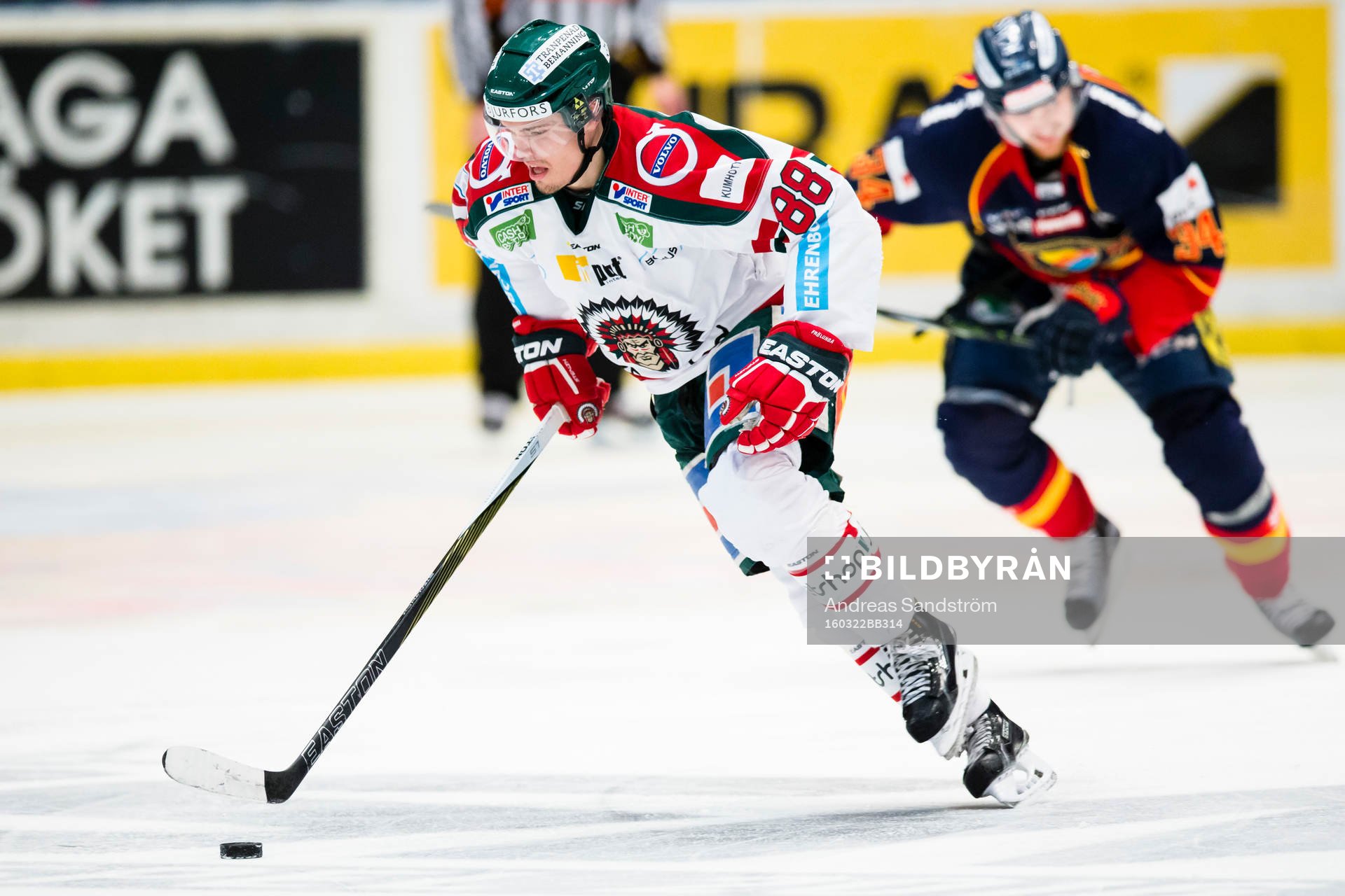 Frölundas Andreas Johnson med puck