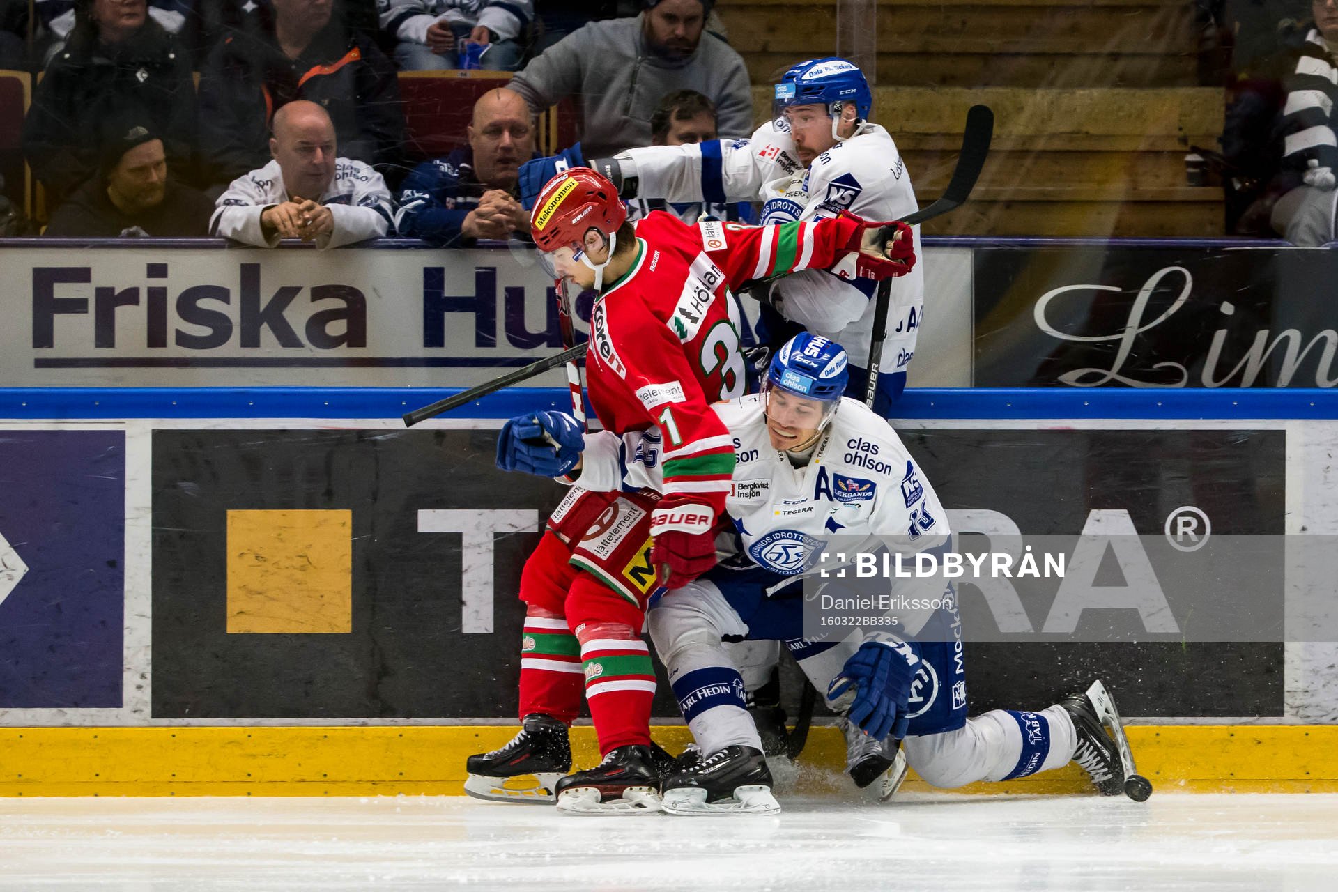 Modos Gustav Possler  stoppar Leksands Robin Jacobsson och