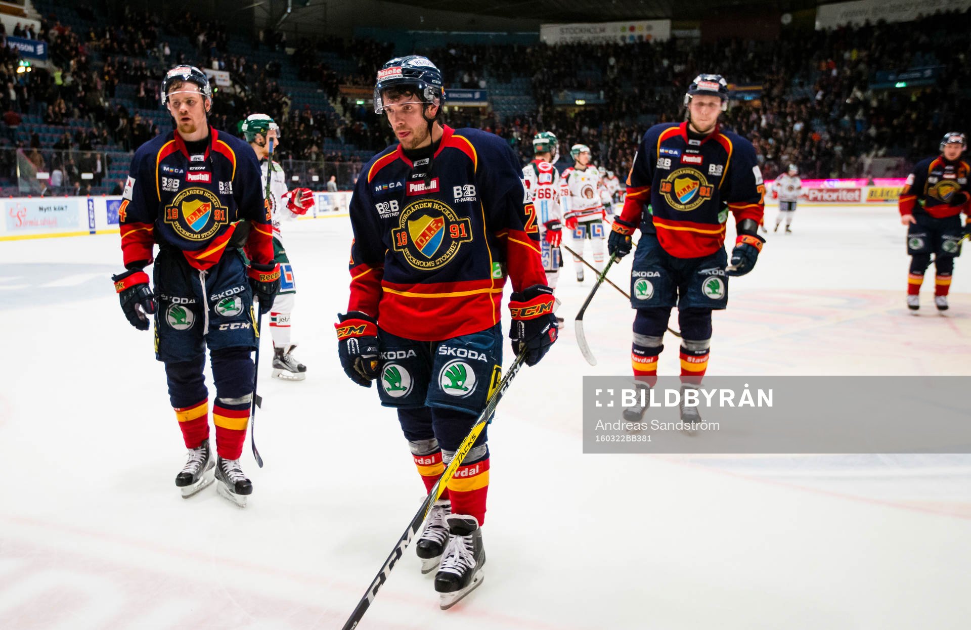 Djurgårdens Matt Anderson (närmast i bild) ser deppig ut