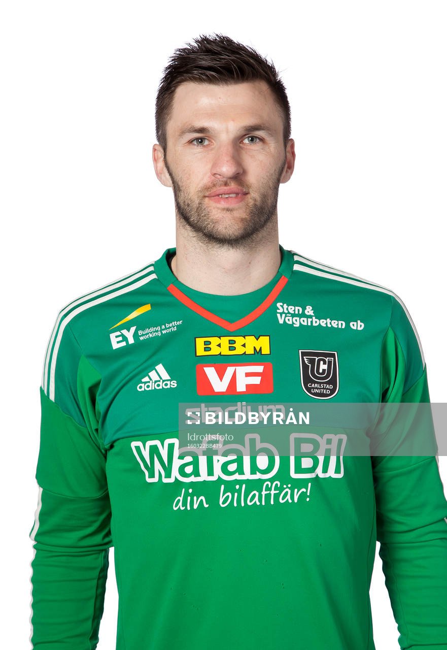 Målvakt Mirhad Abdijanovic poserar för ett porträtt den 22 mars 2016 i Karlstad.