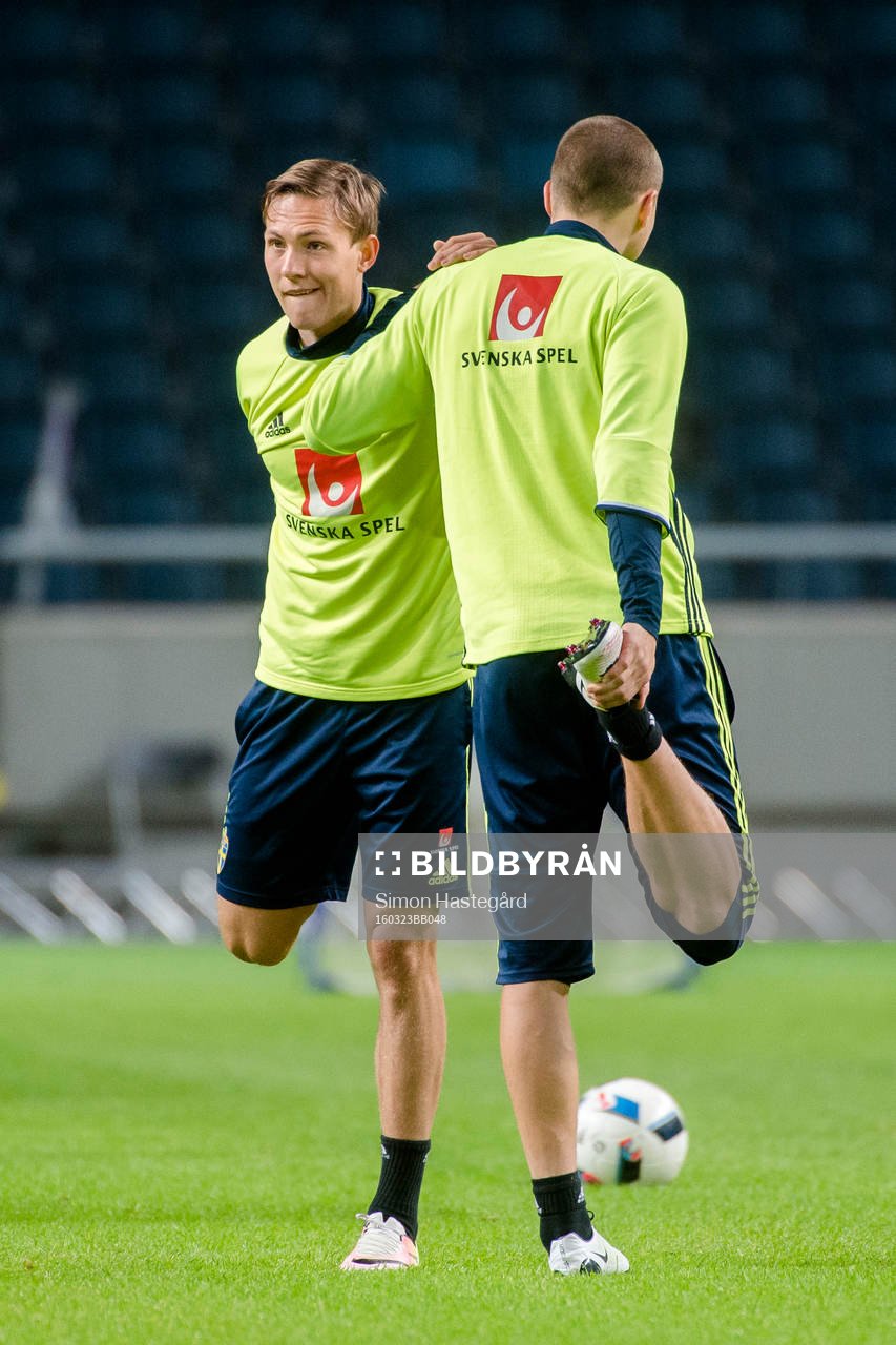Ludwig Augustinsson och Victor Nilsson Lindelöf värmer upp