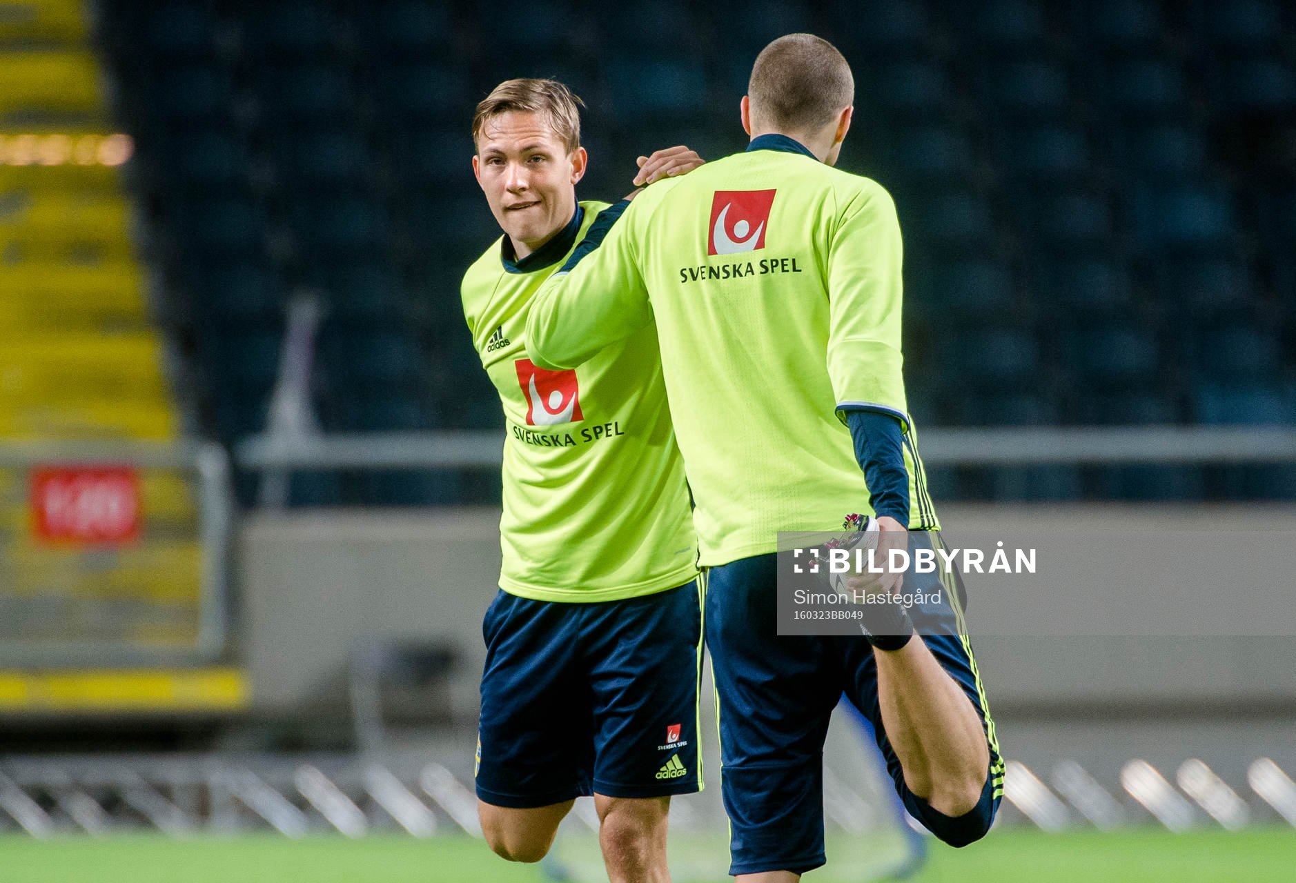 Ludwig Augustinsson och Victor Nilsson Lindelöf värmer upp