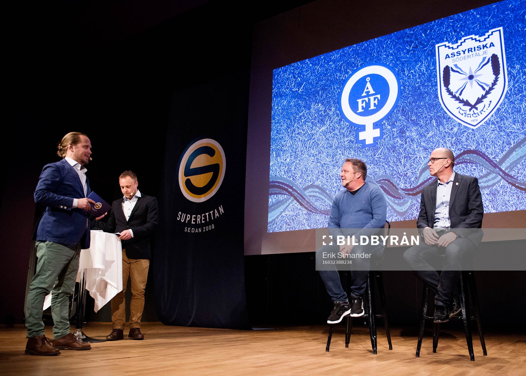 Åtvidabergs tränare Roar Hansen och Assyriskas tränare