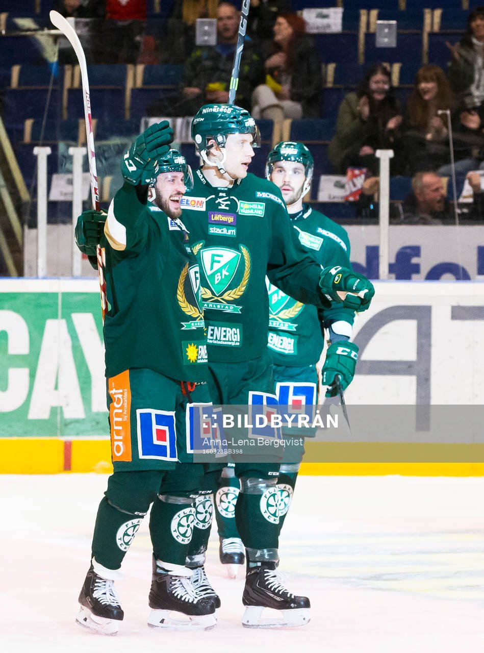 Färjestads Johan Ryno jublar