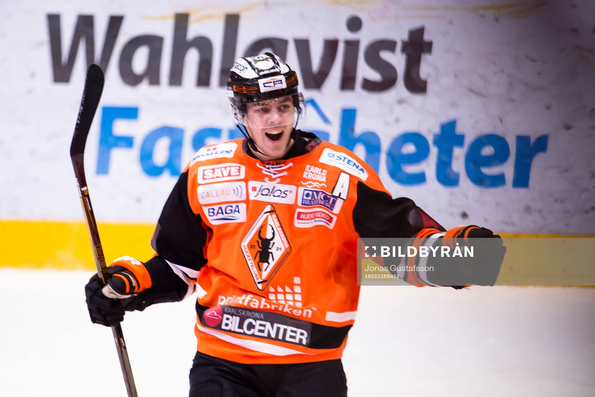 Karlskronas Joel Kellman  jublar då Karlskronas Vjatjeslav