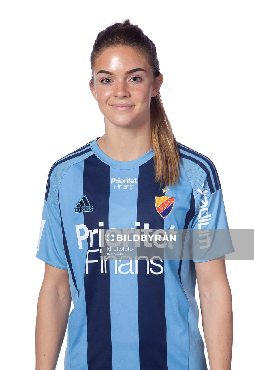 Lisa Moazzeni poserar för ett porträtt den 23 mars 2016 i Stockholm.