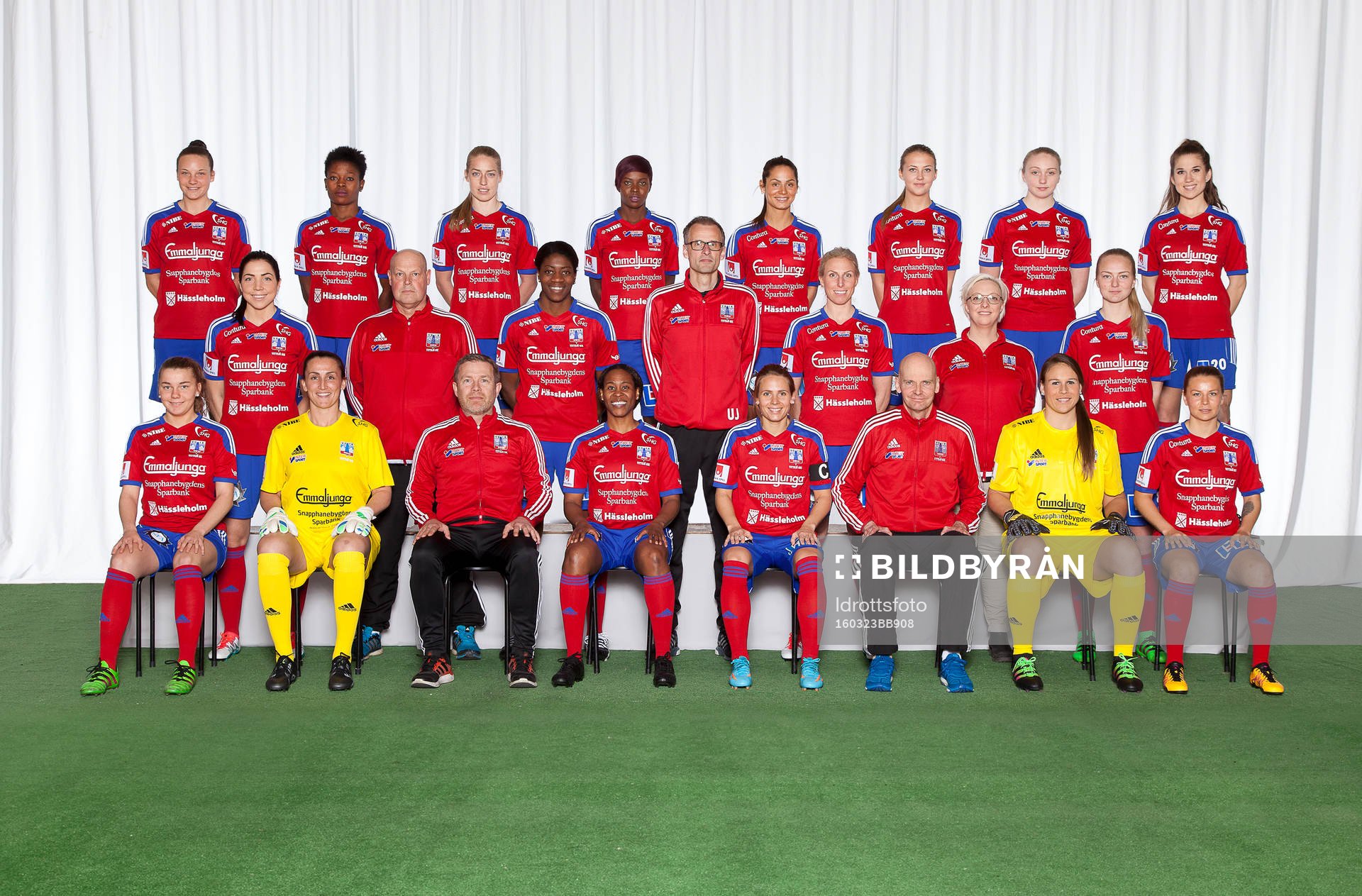 Lagbild för Vittsjö den 23 mars 2016 i Vittsjö. Bakre ledet fr. v. Anna Hjälmkvist, Josephine chukwunonye, Linda Sällström, sonia ngozi okobi, Lisa Klinga, Linnea Jonasson, Hanna Simonsson, Rachel Mercik. Mittenledet fr. v. Clara Markstedt, Mats Hansson, Nkem Ezurike, Ulf Jacobsson, Sandra Adolfsson, Jennie Birgersson, Alexandra Benediktsson. Sittande fr. v. Ebba Hed, Shannon Lynn, Håkan Magnusson, Ifeoma Dieke, Johanna Andersson, Thomas Mårtensson, Katie Fraine, Emmi Alanen.