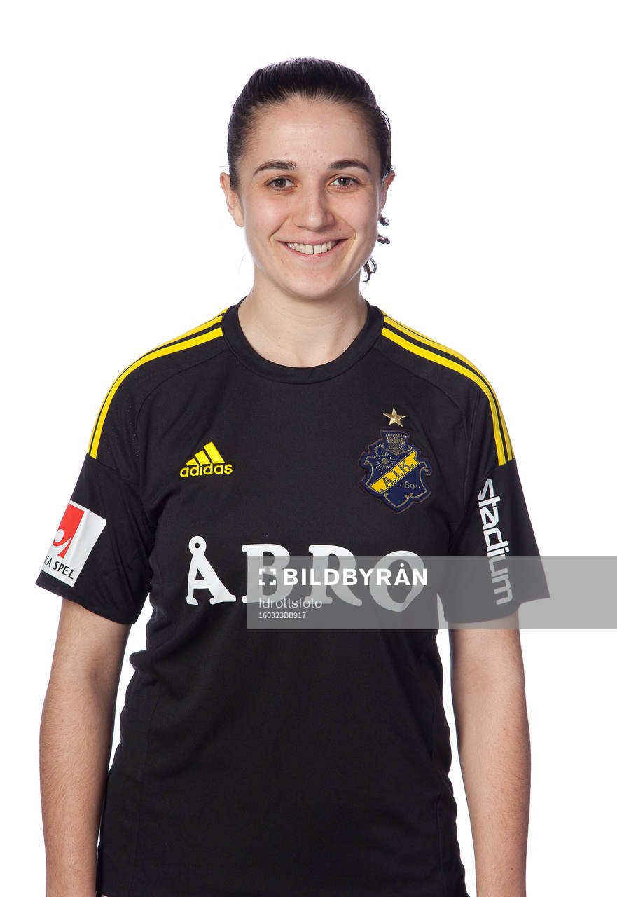 Kristine Mangasaryan poserar för ett porträtt den 23 mars 2016 i Stockholm.