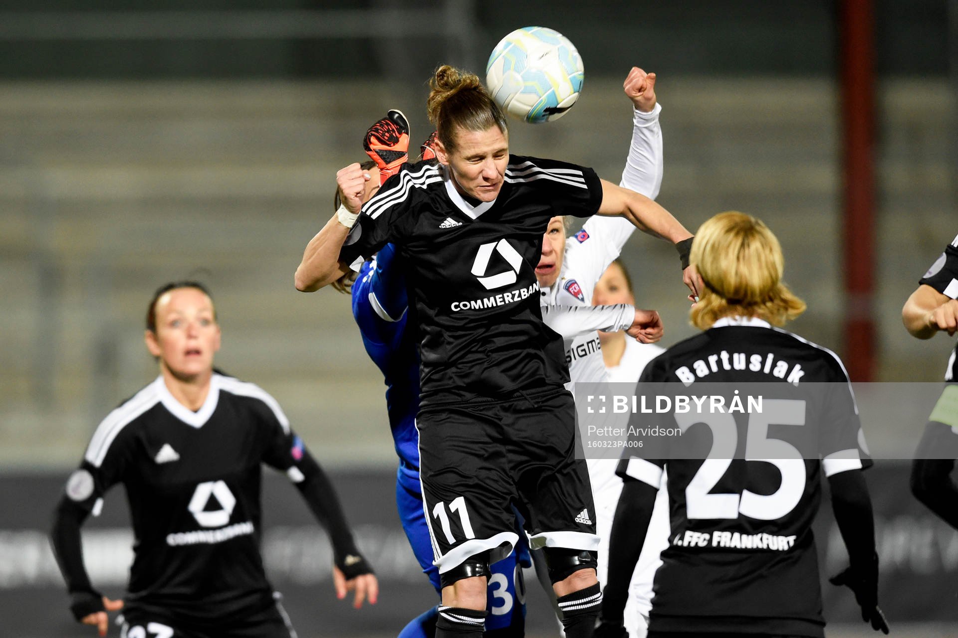 Frankfurts Simone Laudehr och Rosengårds Katrin Schmidt