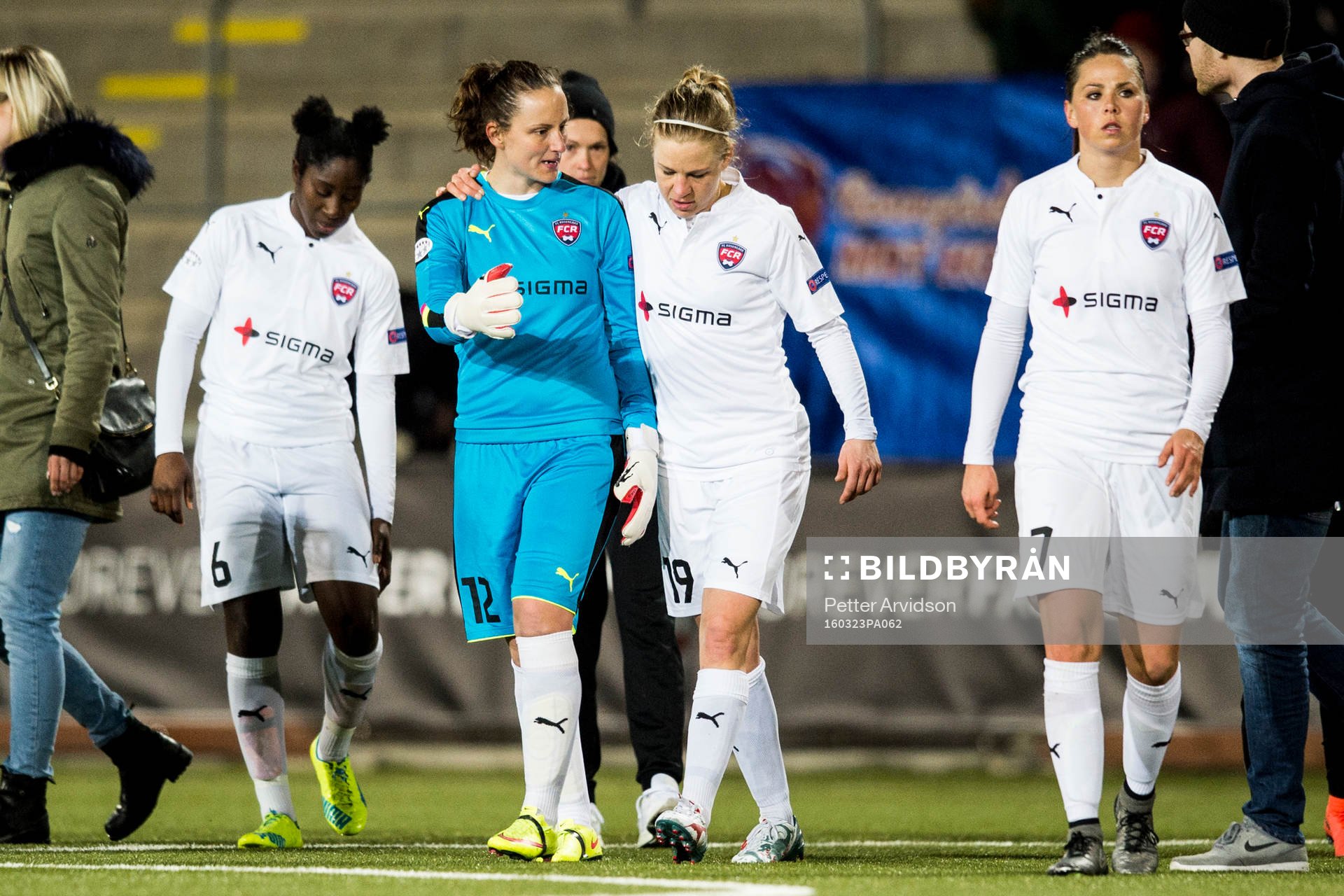 Rosengårds Anita Asante, målvakt Sofia Lundgren, Katrin