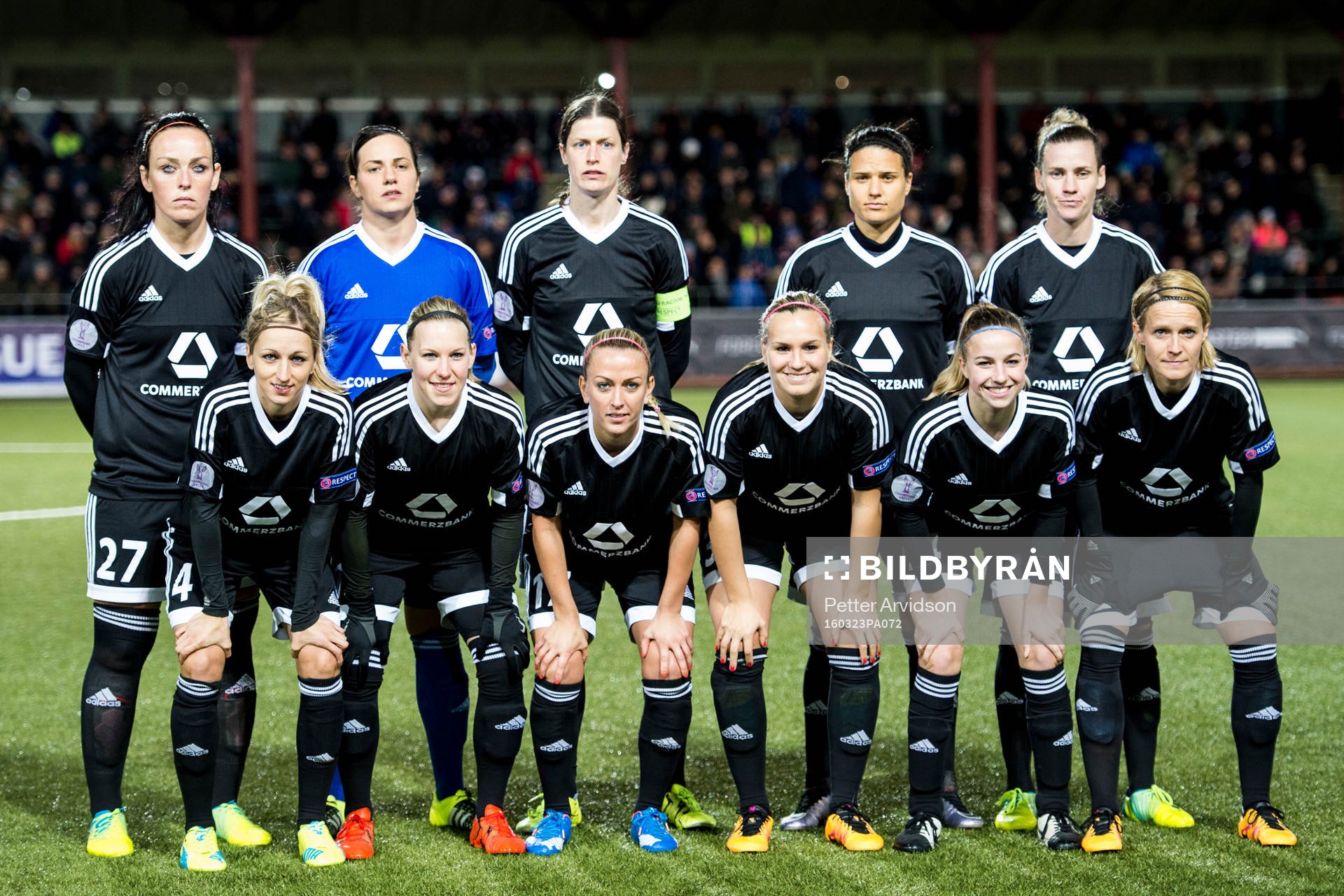 Frankfurts startelva ställer upp för en lagbild