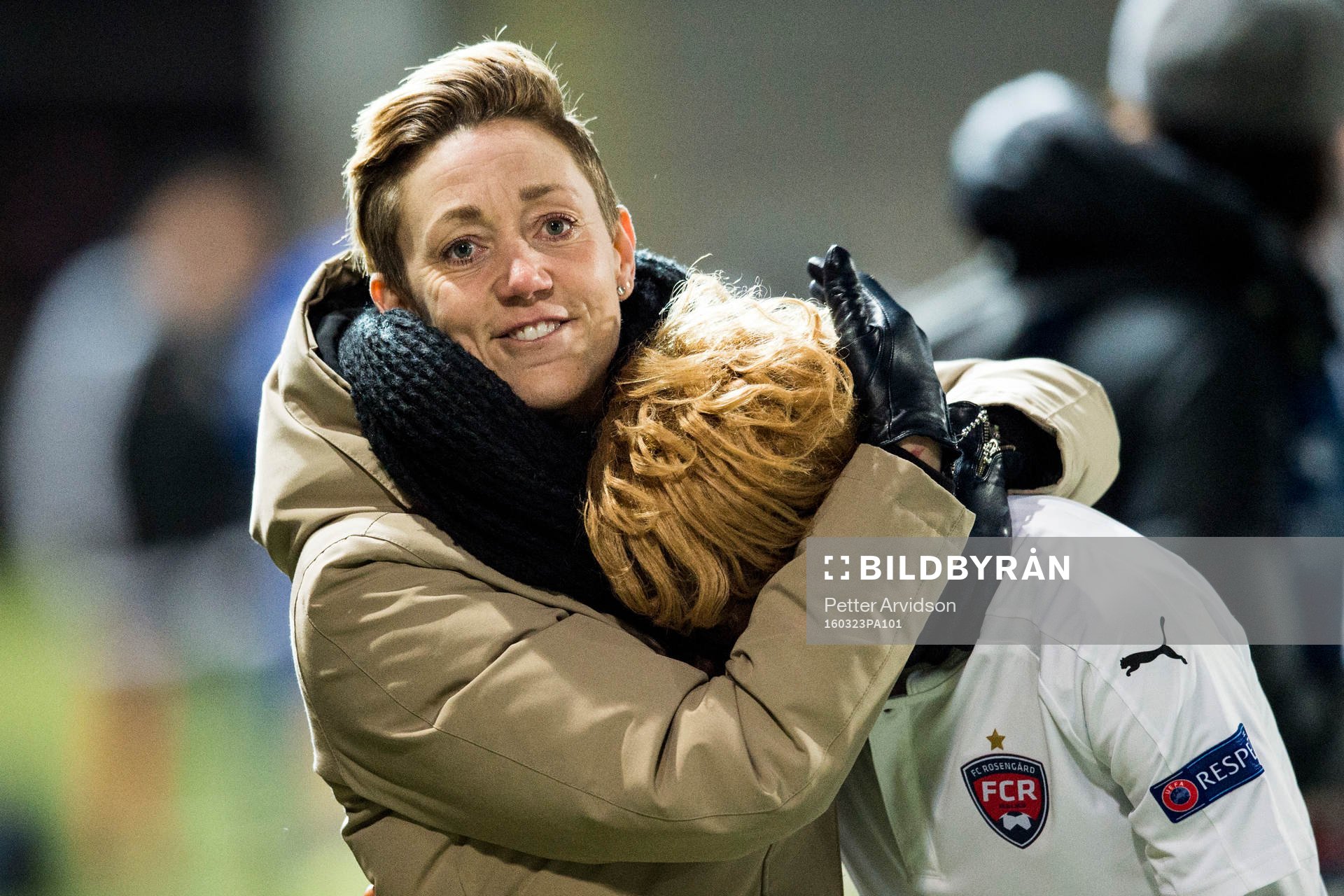 Rosengårds sportchef Therese Sjögran kramar om Gaëlle